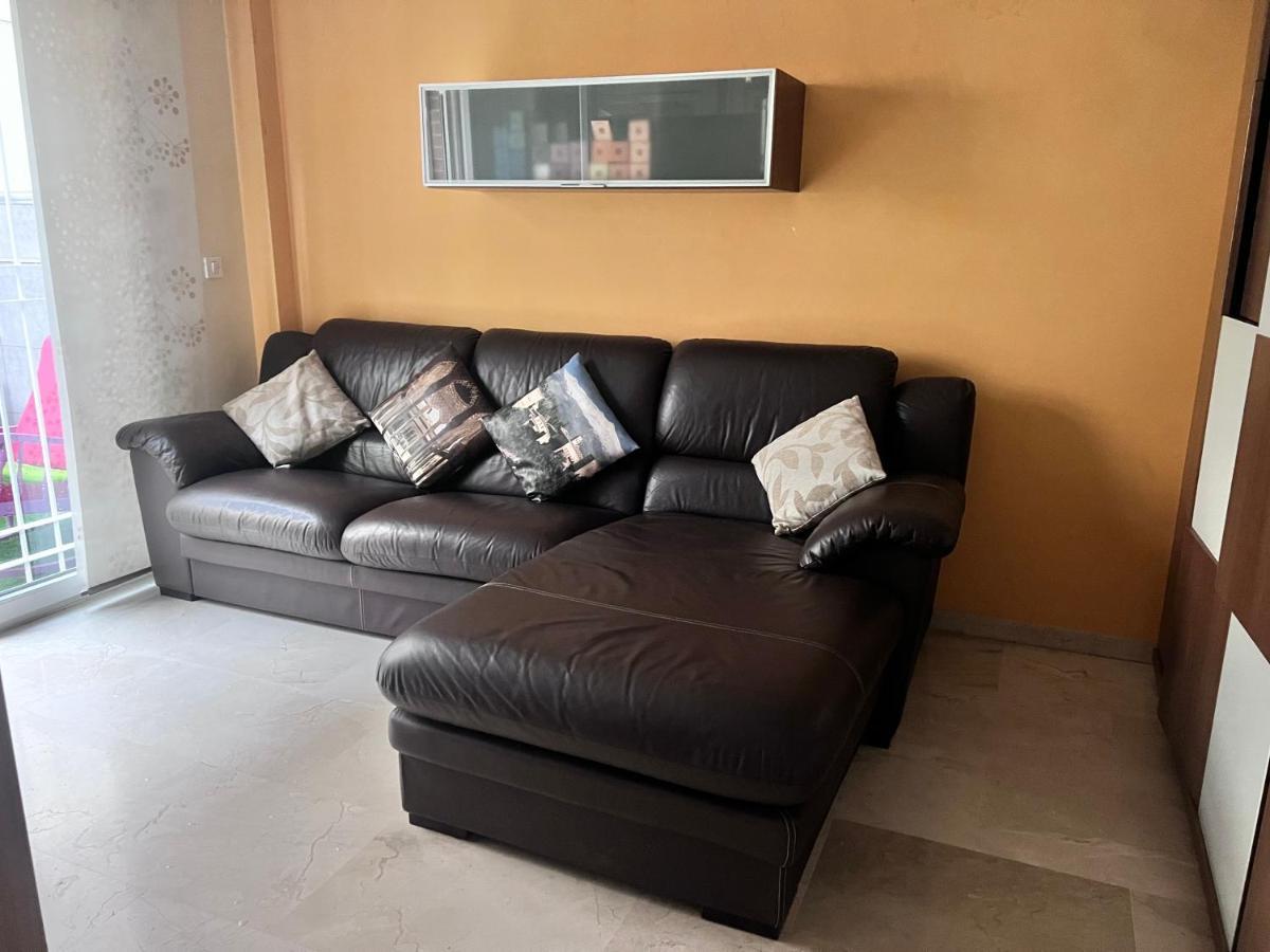 Casa Ideal Familias Y Grupos Con Balcones Exterior Soleada Patios Cerca Alhambra, Sierra Nevada, Rio Genil, Lancha Del Genil, Parque Llano Y Reloj Del Sol Con Barbacoas, Campo De Futbol, Circuito Gimnasia Granada