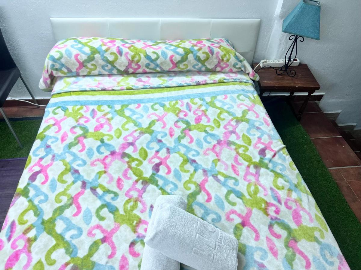 Casa Ideal Familias Y Grupos Con Balcones Exterior Soleada Patios Cerca Alhambra, Sierra Nevada, Rio Genil, Lancha Del Genil, Parque Llano Y Reloj Del Sol Con Barbacoas, Campo De Futbol, Circuito Gimnasia * Granada