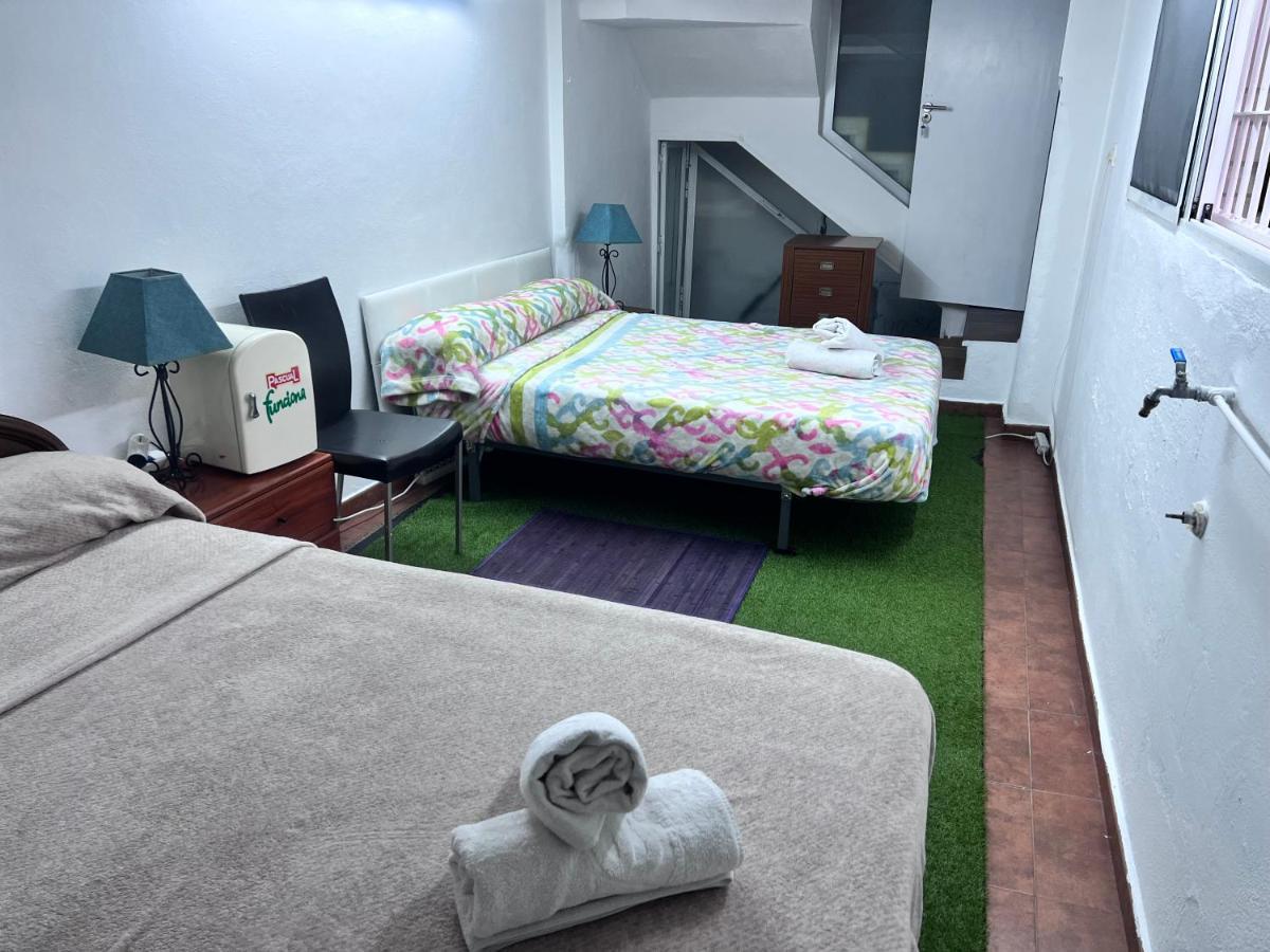 Homestay Casa Ideal Familias Y Grupos Con Balcones Exterior Soleada Patios Cerca Alhambra, Sierra Nevada, Rio Genil, Lancha Del Genil, Parque Llano Y Reloj Del Sol Con Barbacoas, Campo De Futbol, Circuito Gimnasia Granada