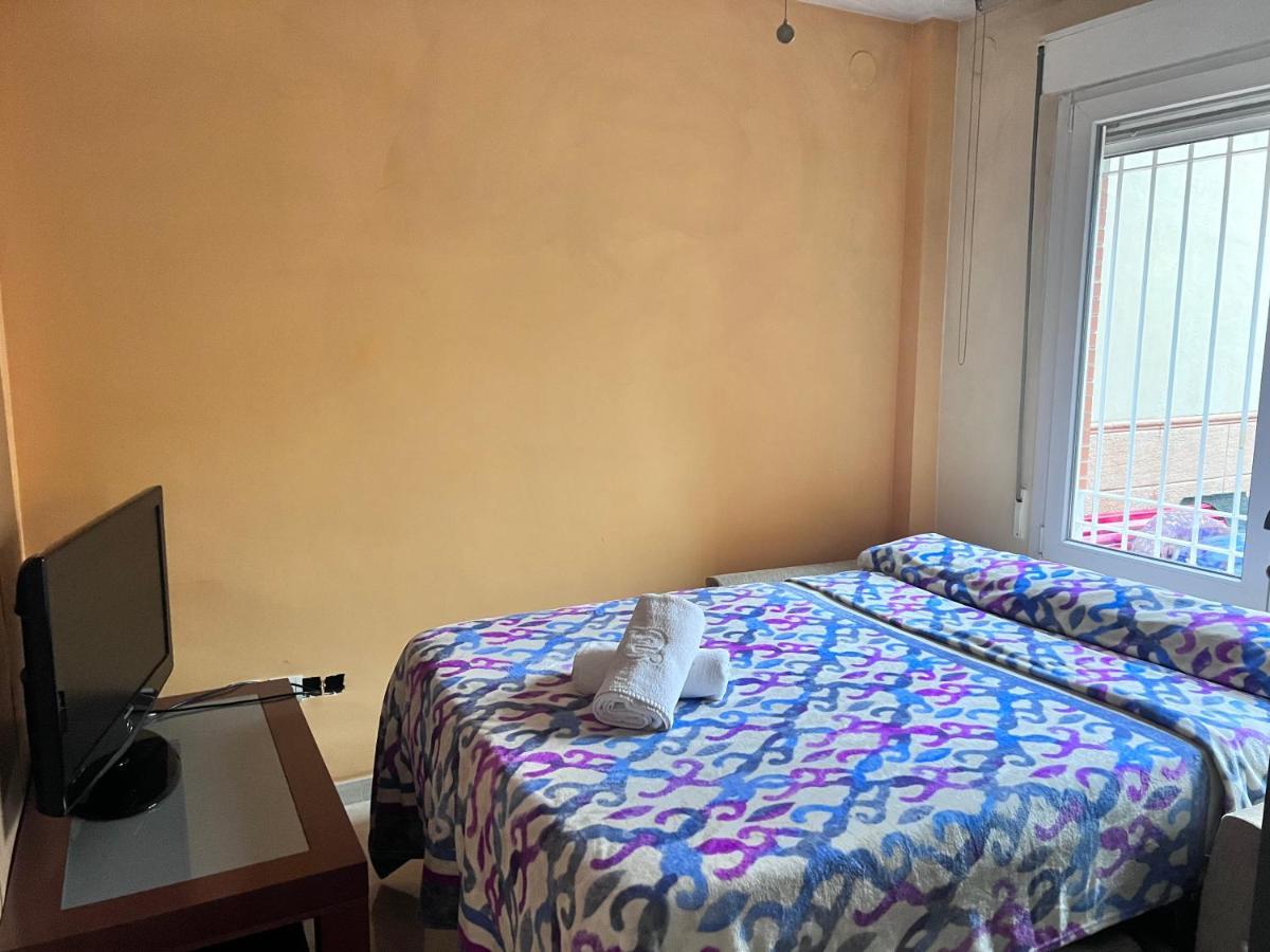 Casa Ideal Familias Y Grupos Con Balcones Exterior Soleada Patios Cerca Alhambra, Sierra Nevada, Rio Genil, Lancha Del Genil, Parque Llano Y Reloj Del Sol Con Barbacoas, Campo De Futbol, Circuito Gimnasia Granada