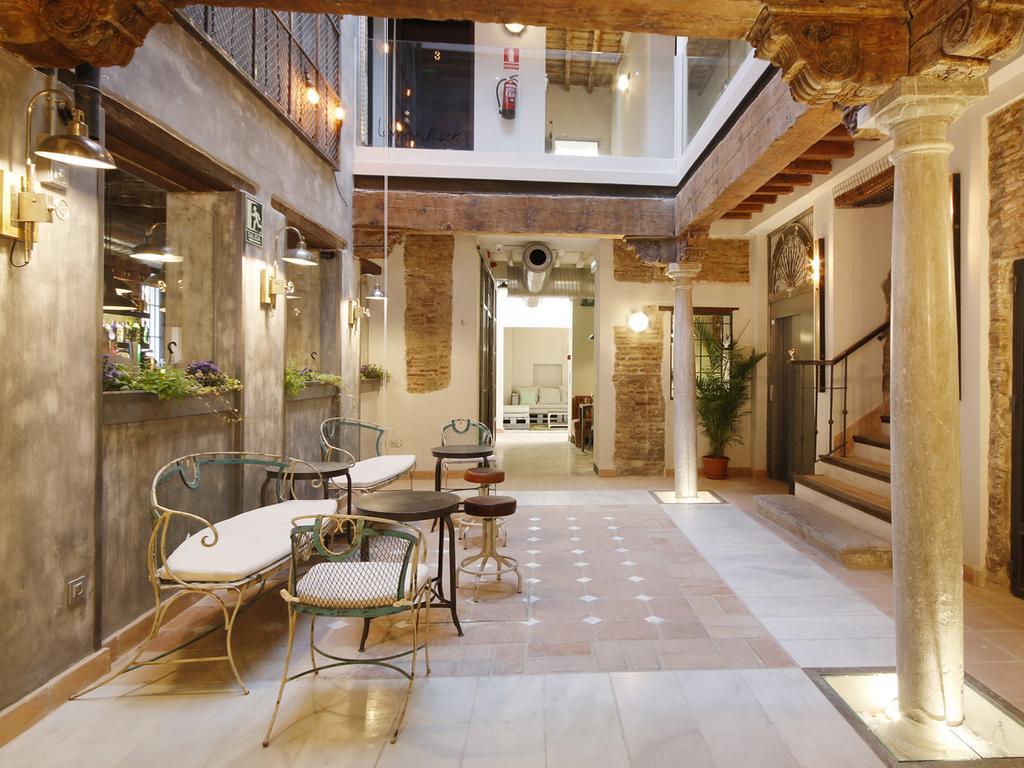 Hostel Lemon Rock *