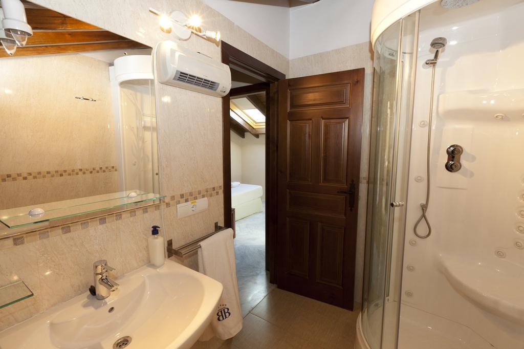 Mercader De Sedas Apartments *