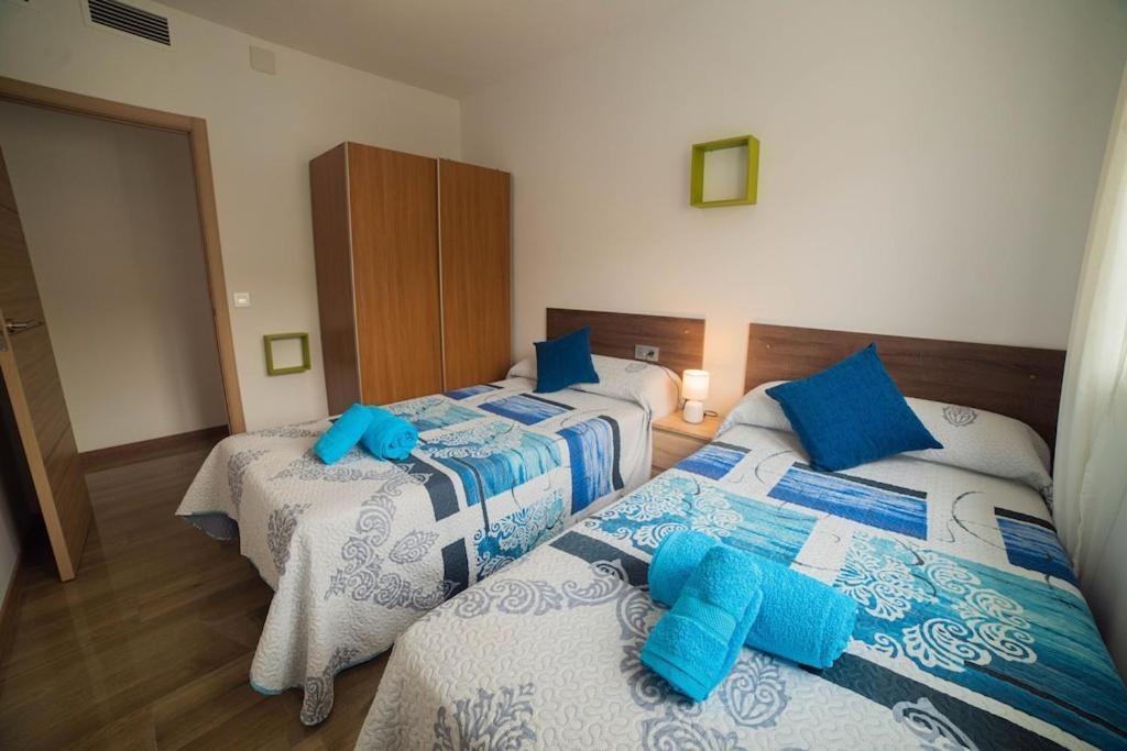 Magnificent Villa: 2 Private Pools, Bbq, Garden & Parking. 13 Per. In Padul