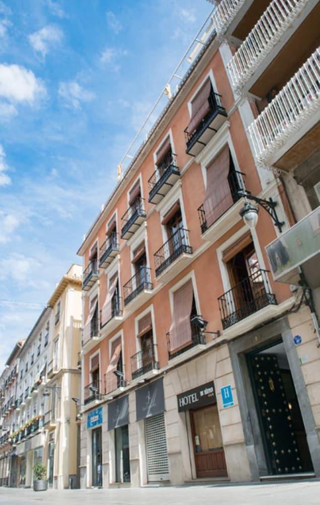 Nieves Hotel