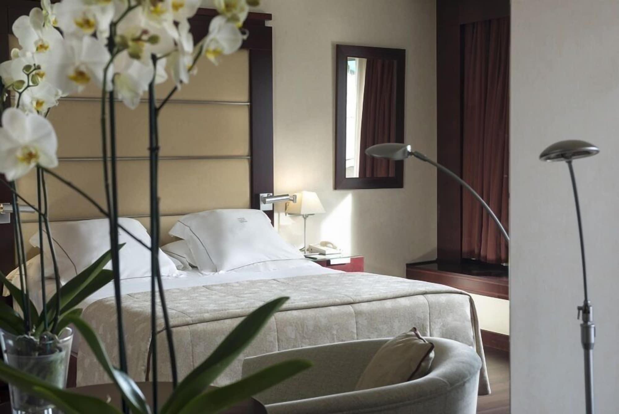Andalucia Center Khách sạn Granada