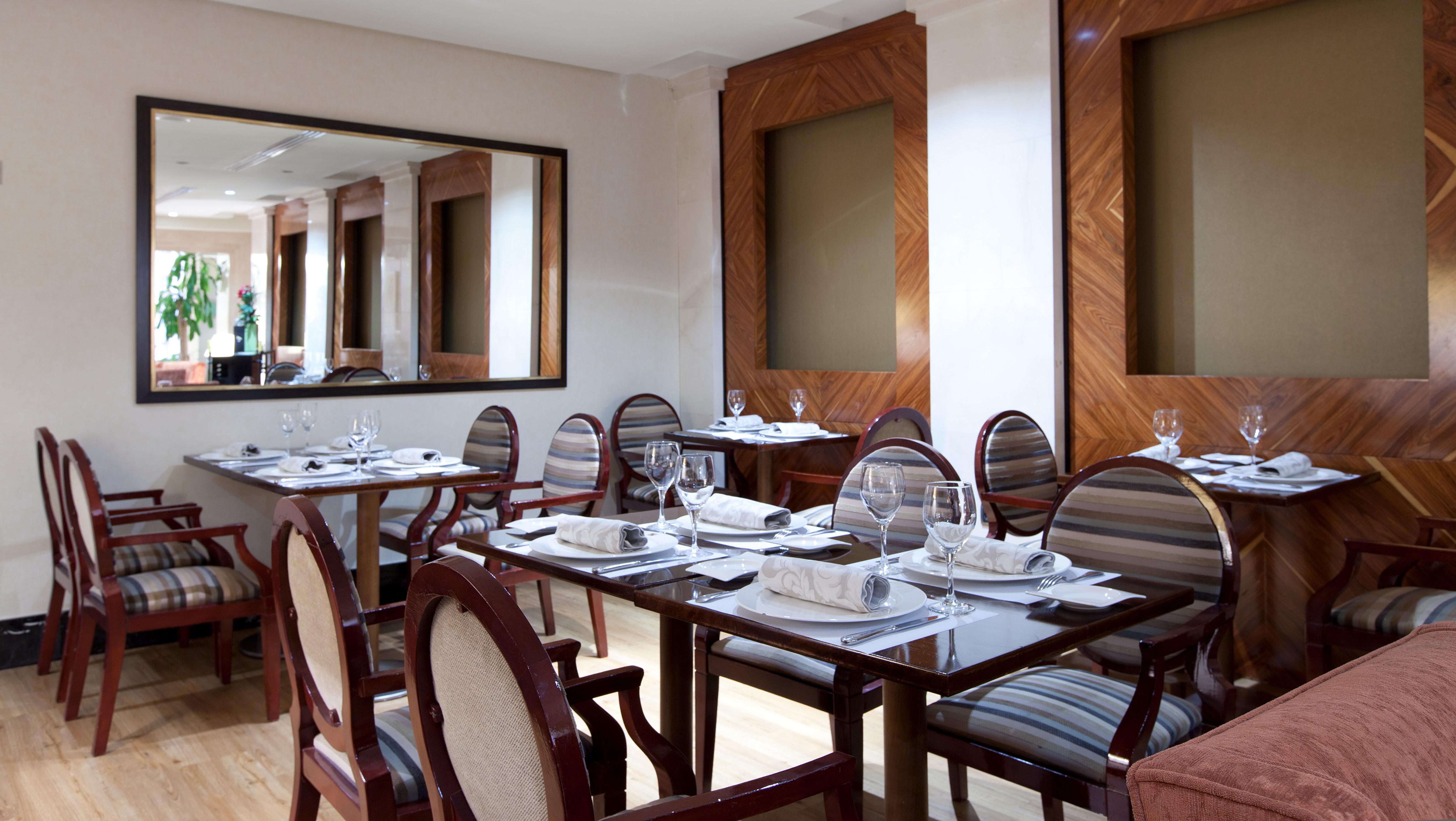 Khách sạn Andalucia Center 4*