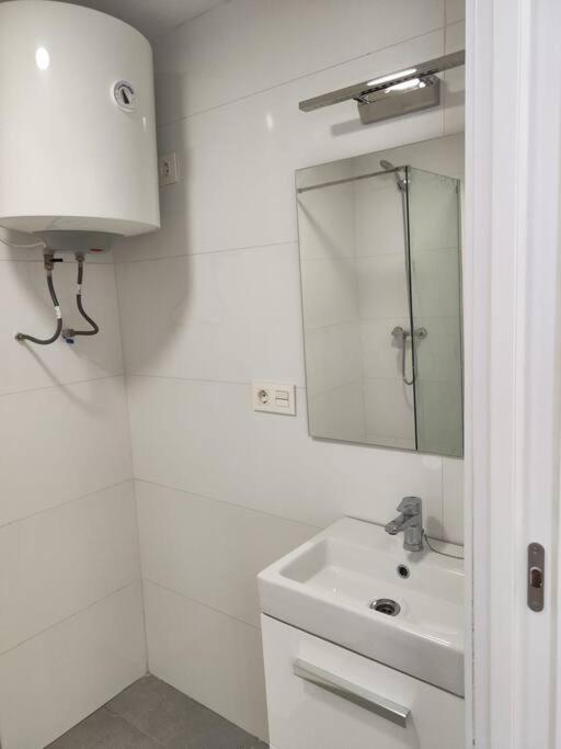 New Center Apartment *