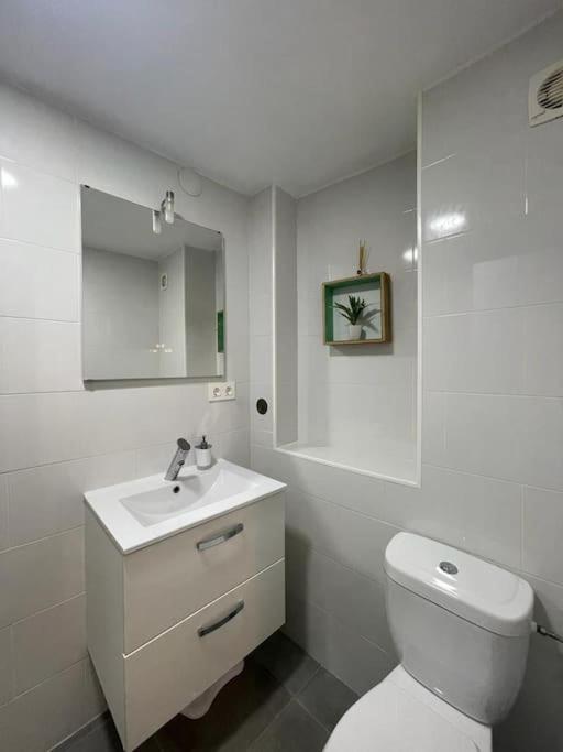 Acogedor Piso A Un Paso De Capital. Căn hộ Granada