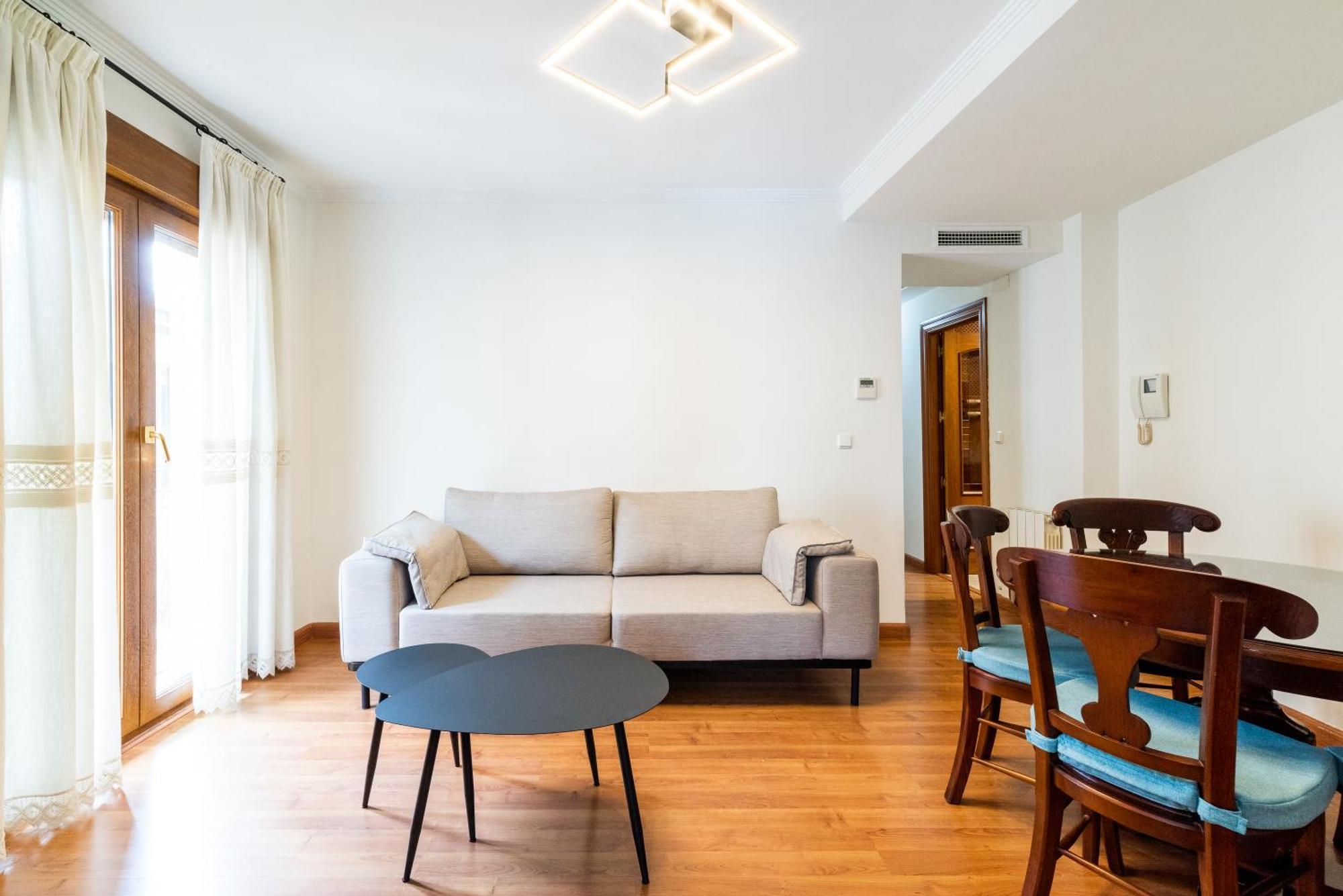 Apartment En El Corazon De Junto A Catedral Y Arco Elvira *