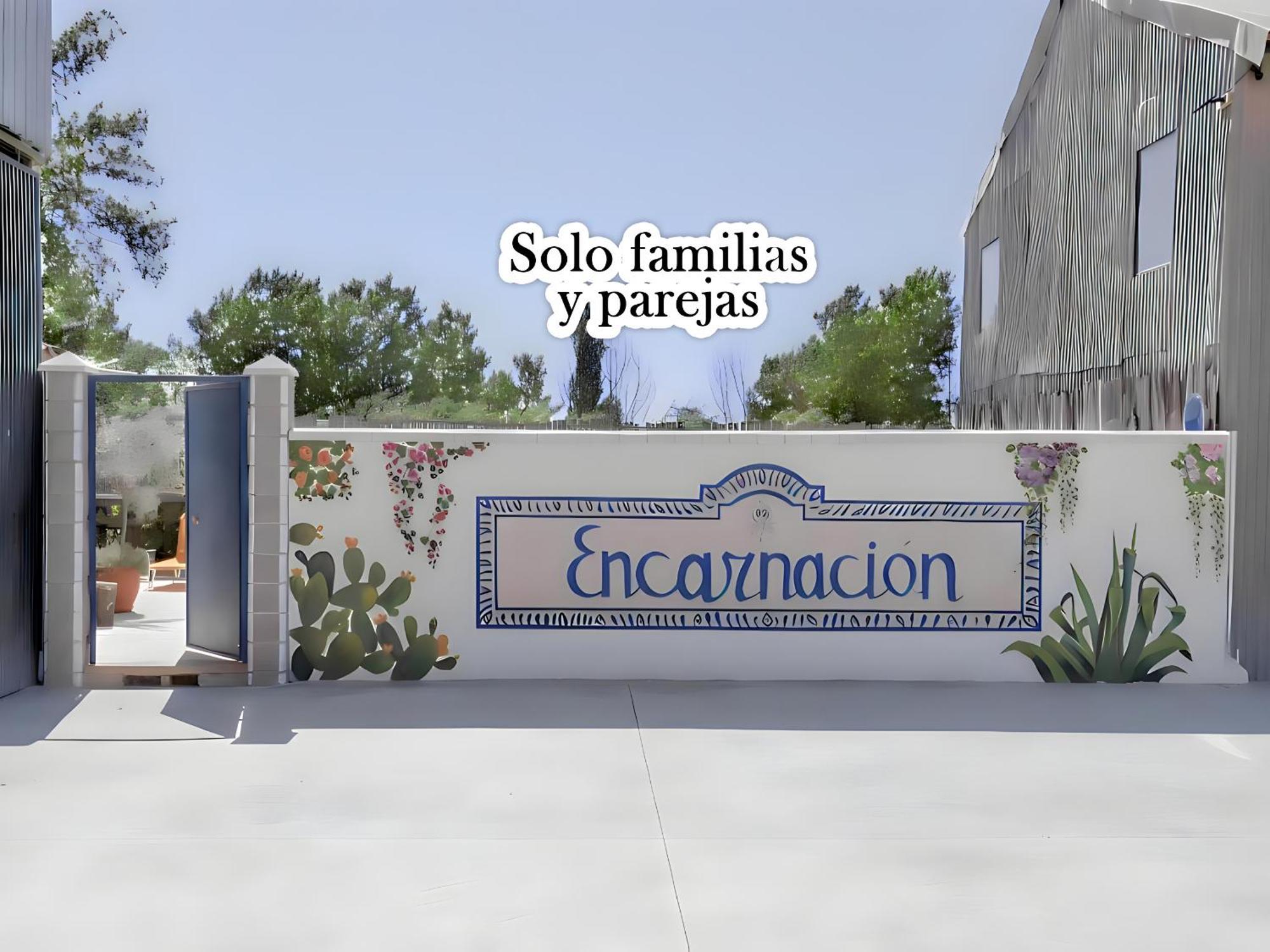 Casa Grande Con Piscina Familias Holiday home *