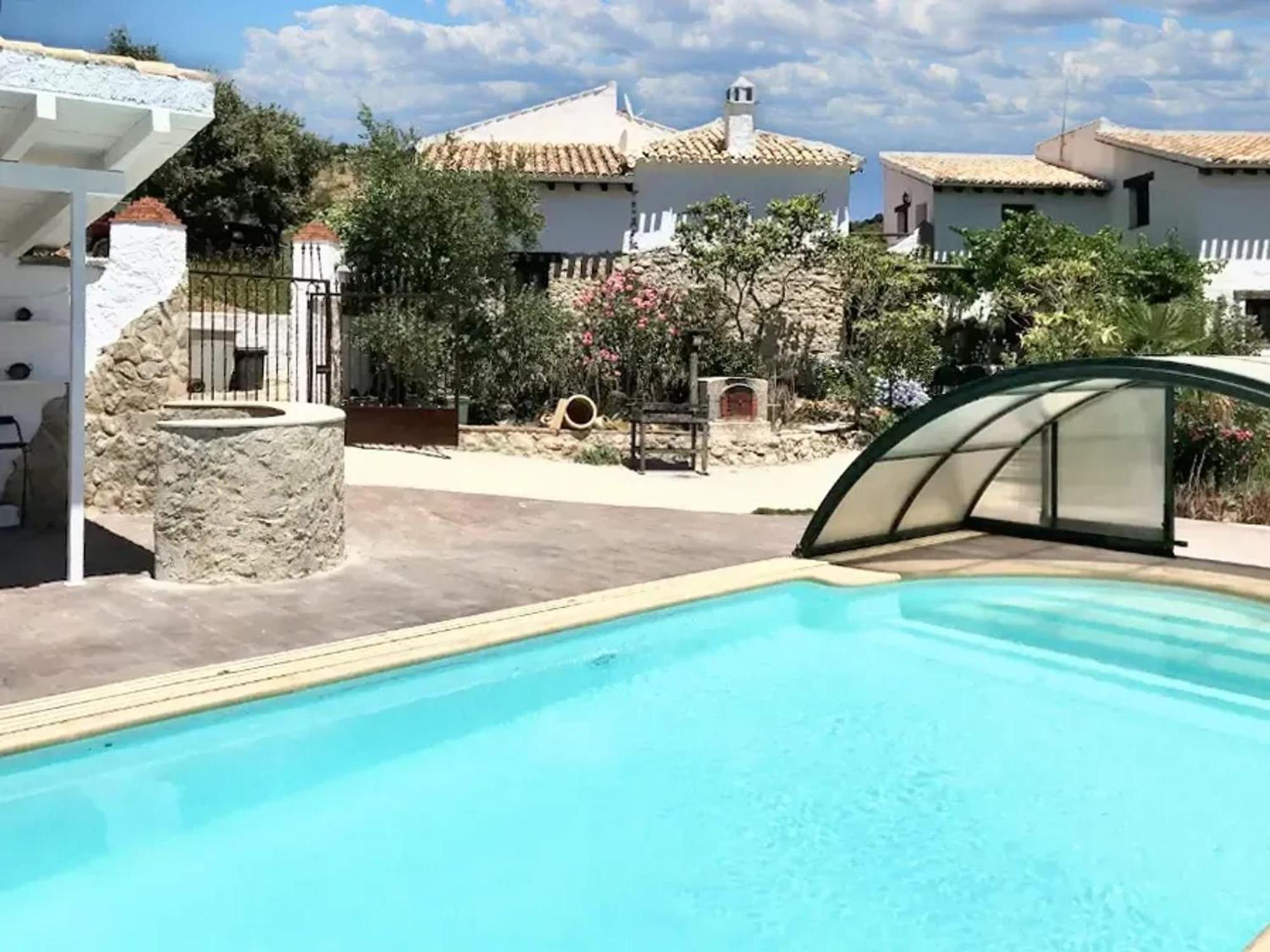 Elegant In With Pool And Garden *