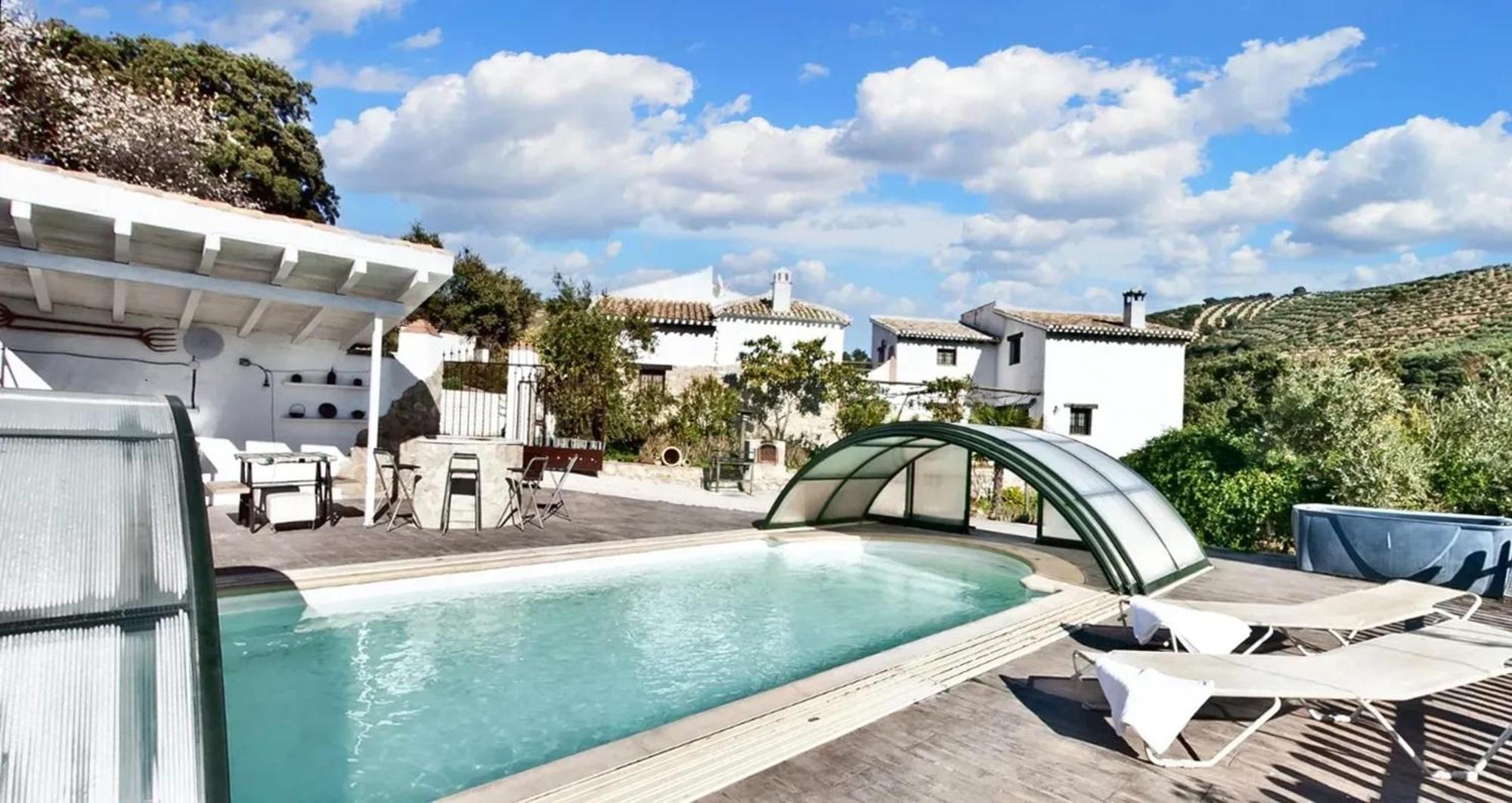 Villa Elegant In With Pool And Garden