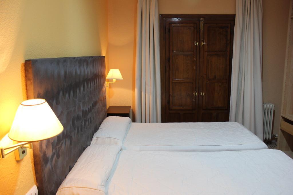 Casa Salvador Nhà khách 2*