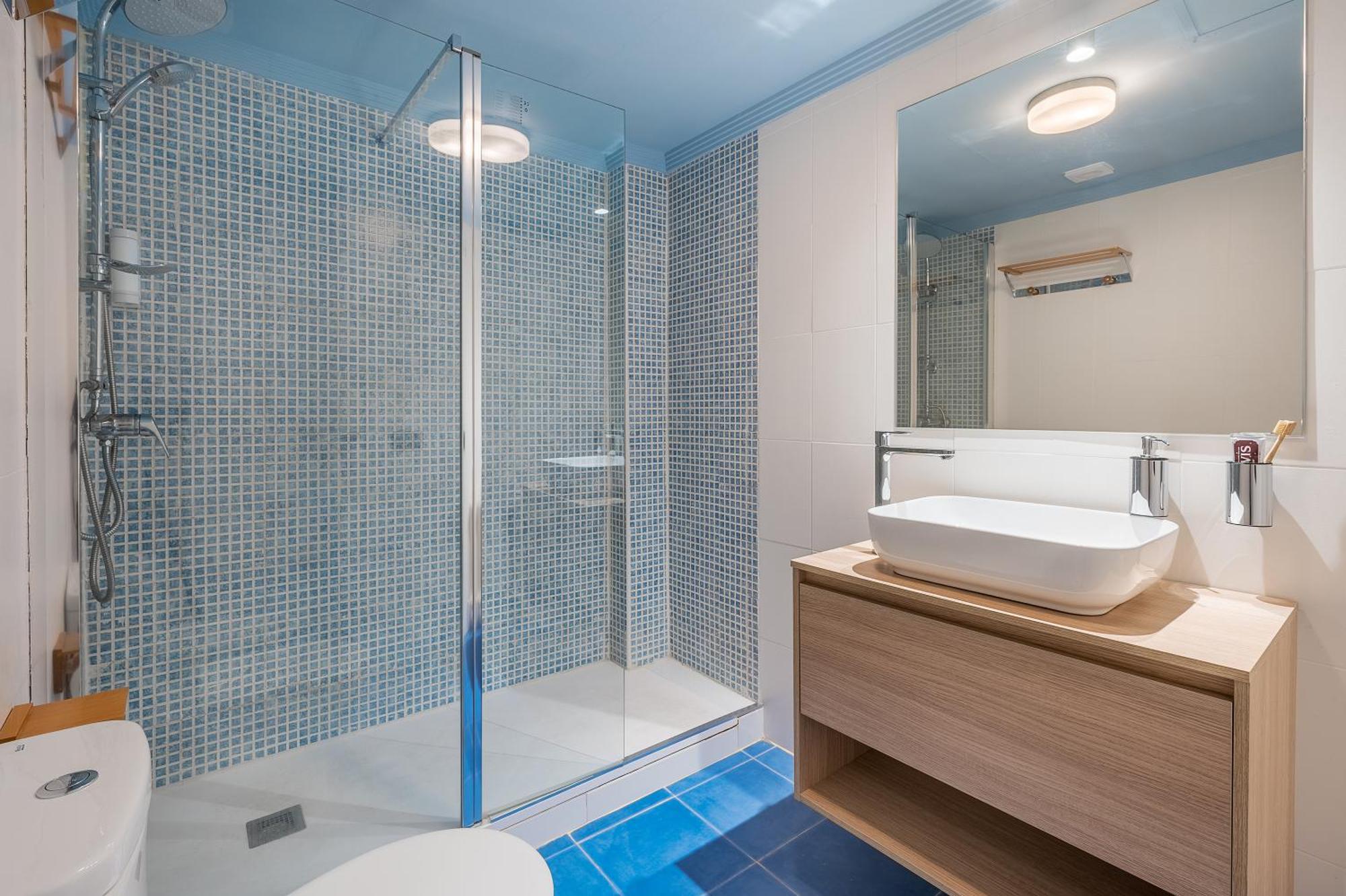 By Olala Homes Guest house *