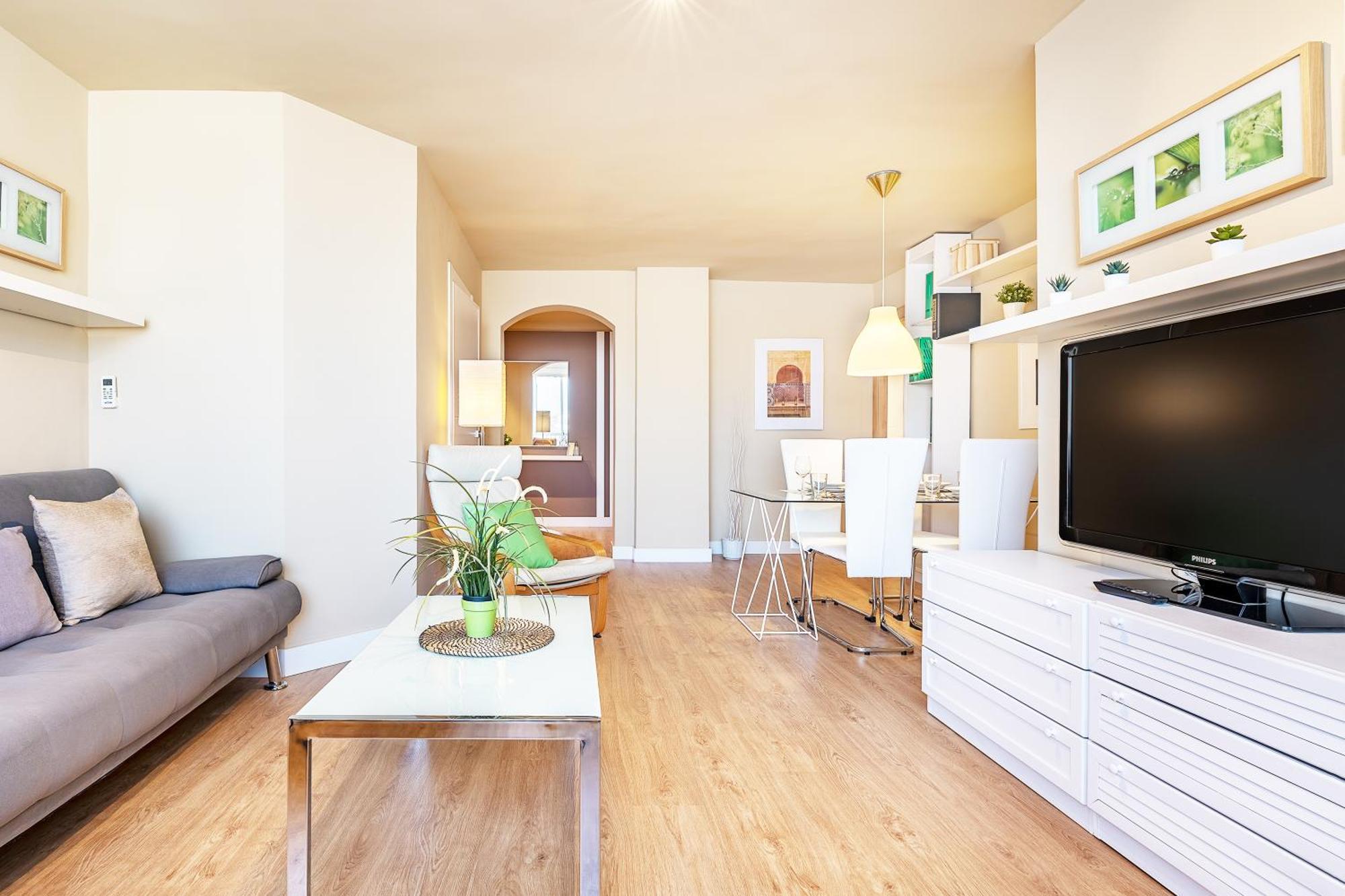 Amplio Y Centrico, Recien Reformado, Calefaccion Central, Jardines, Supermercados, Cafeterias Y Todos Servicios En El Corazon De La Ciudad Apartment Granada