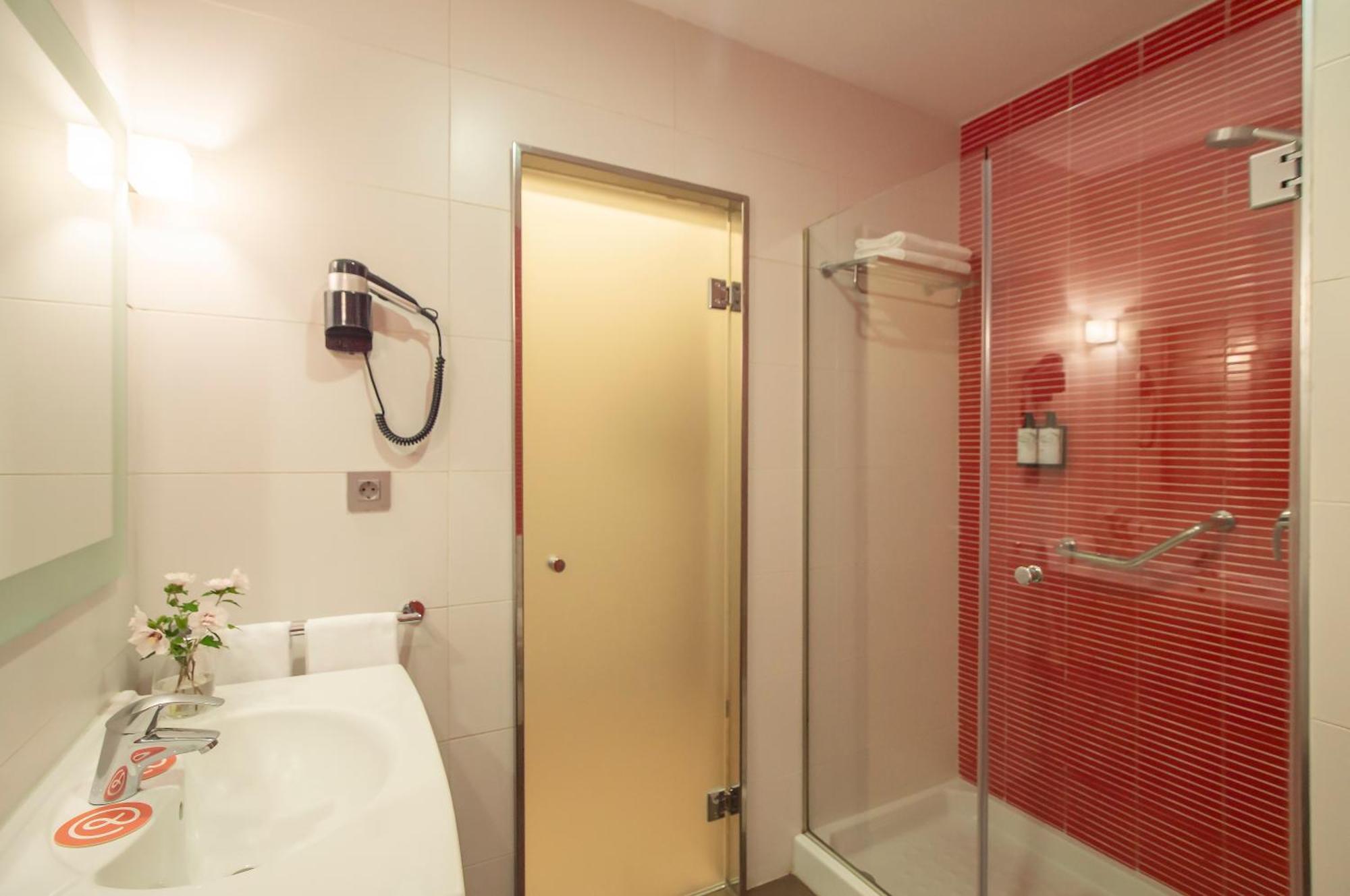 By Pierre & Hotel Granada