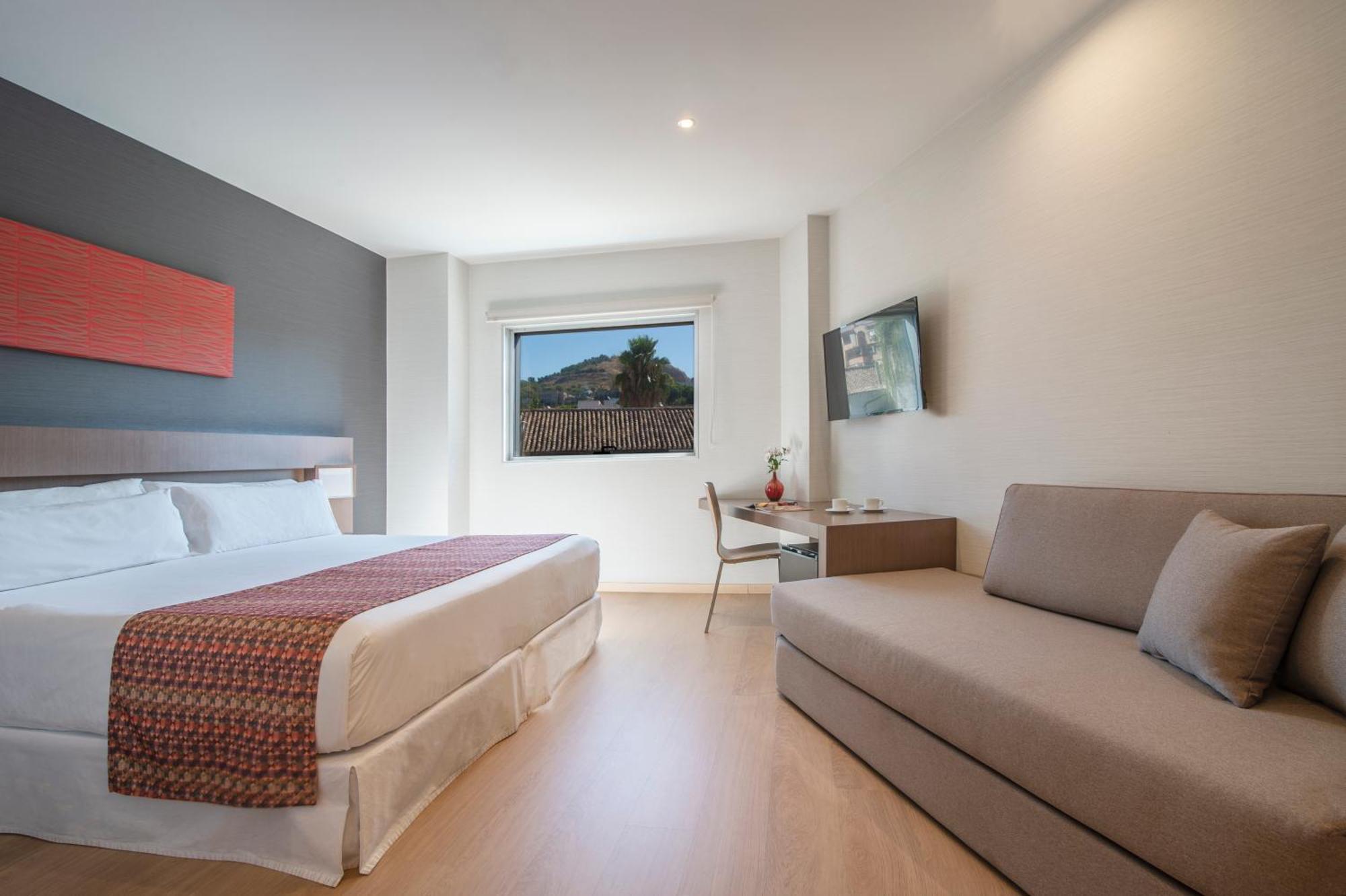 Hotel By Pierre &