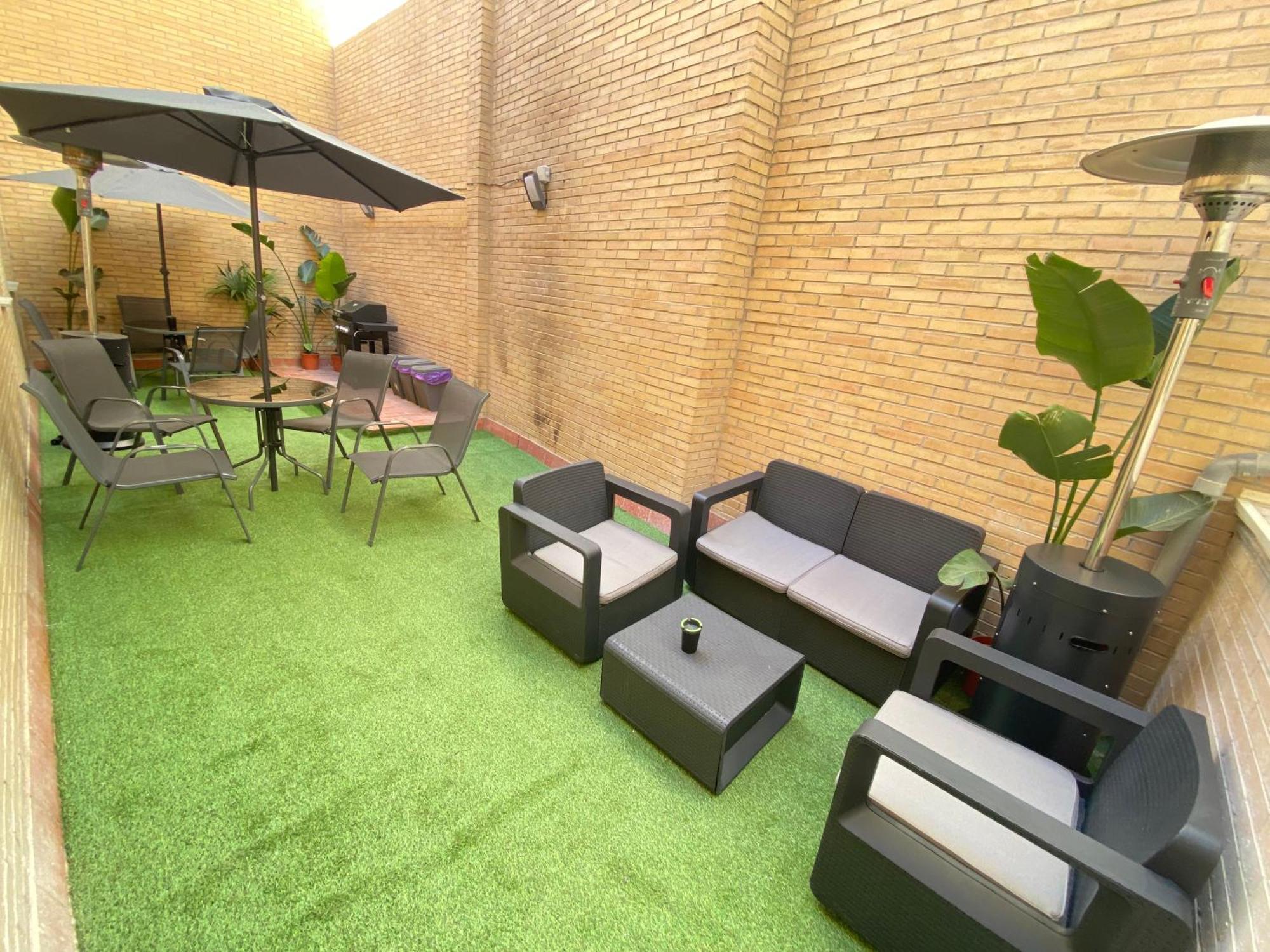 Hostal Futurotel Space Garden