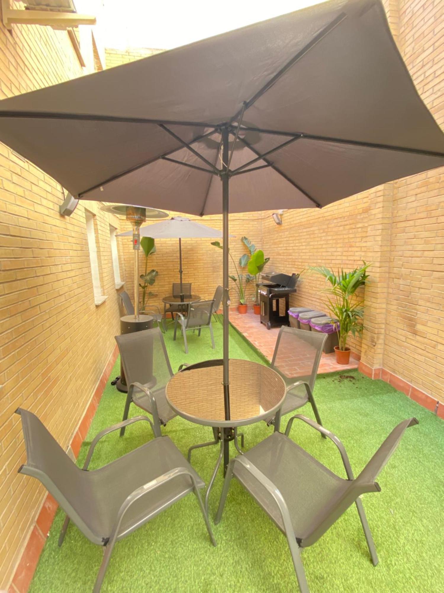 Futurotel Space Garden Hostal *