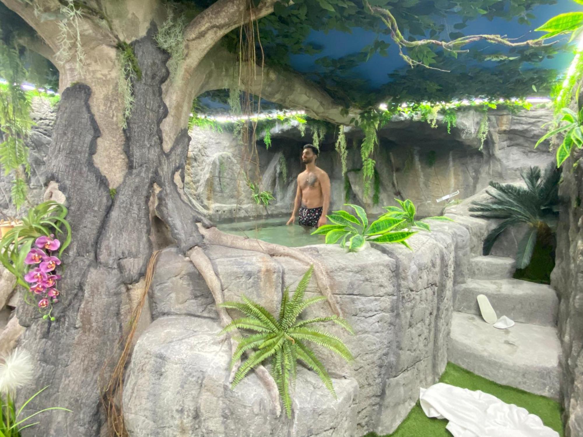 Hostal Futurotel Space Garden