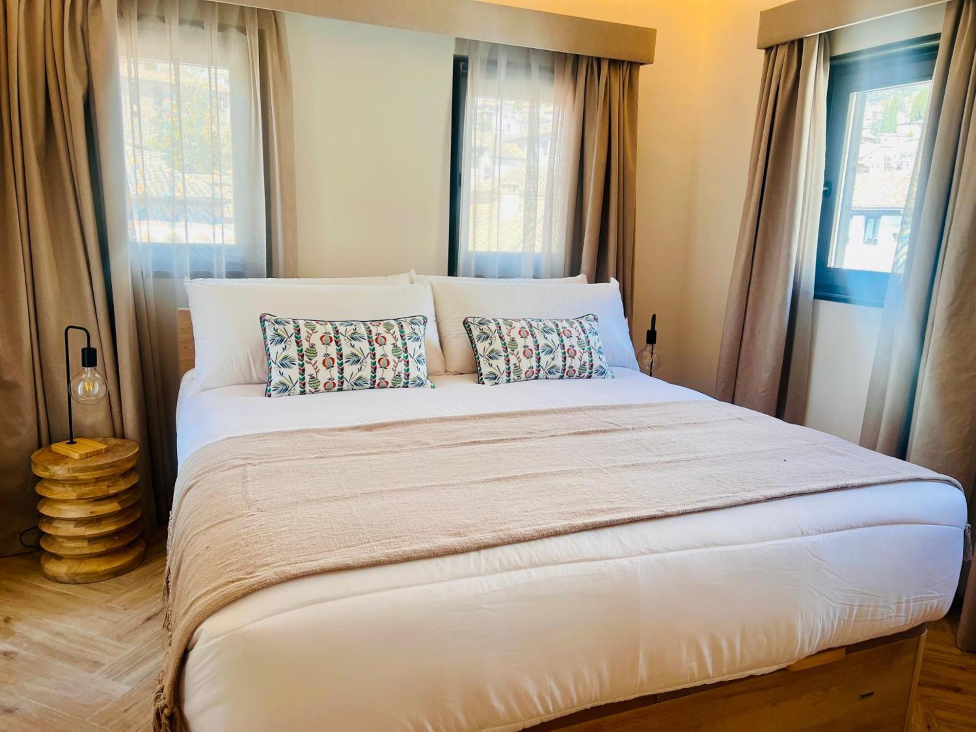 Amiras Homes Collection * Granada