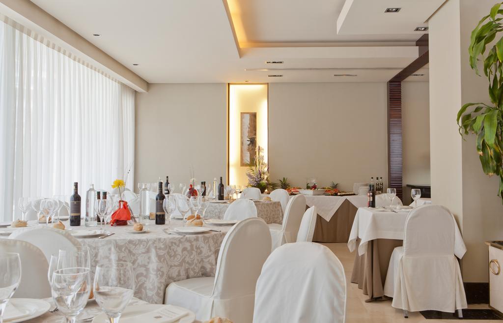 Khách sạn Andalucia Center