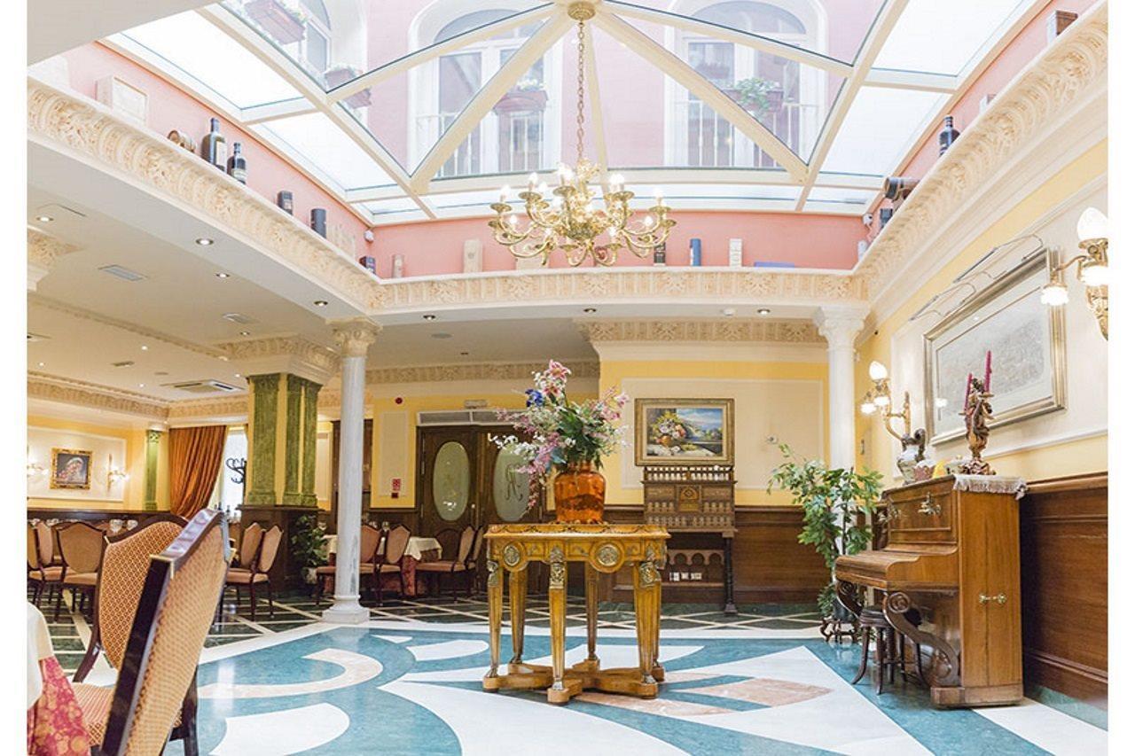 Reina Cristina Hotel
