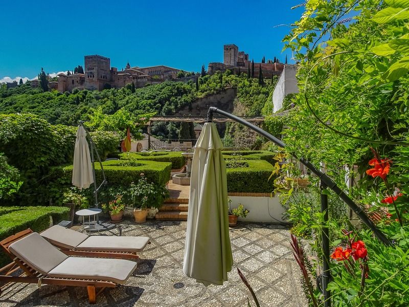Alhambra Apartment *