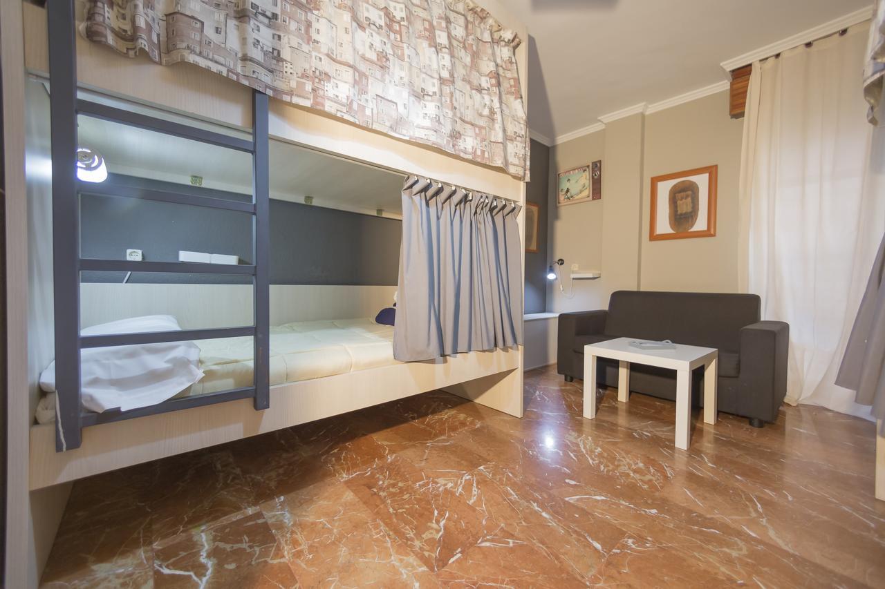 Alhambra Zoom Guest house 2*