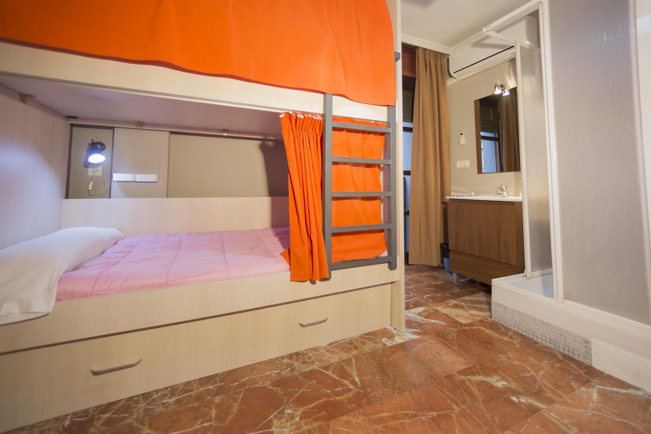 Alhambra Zoom Guest house 2*