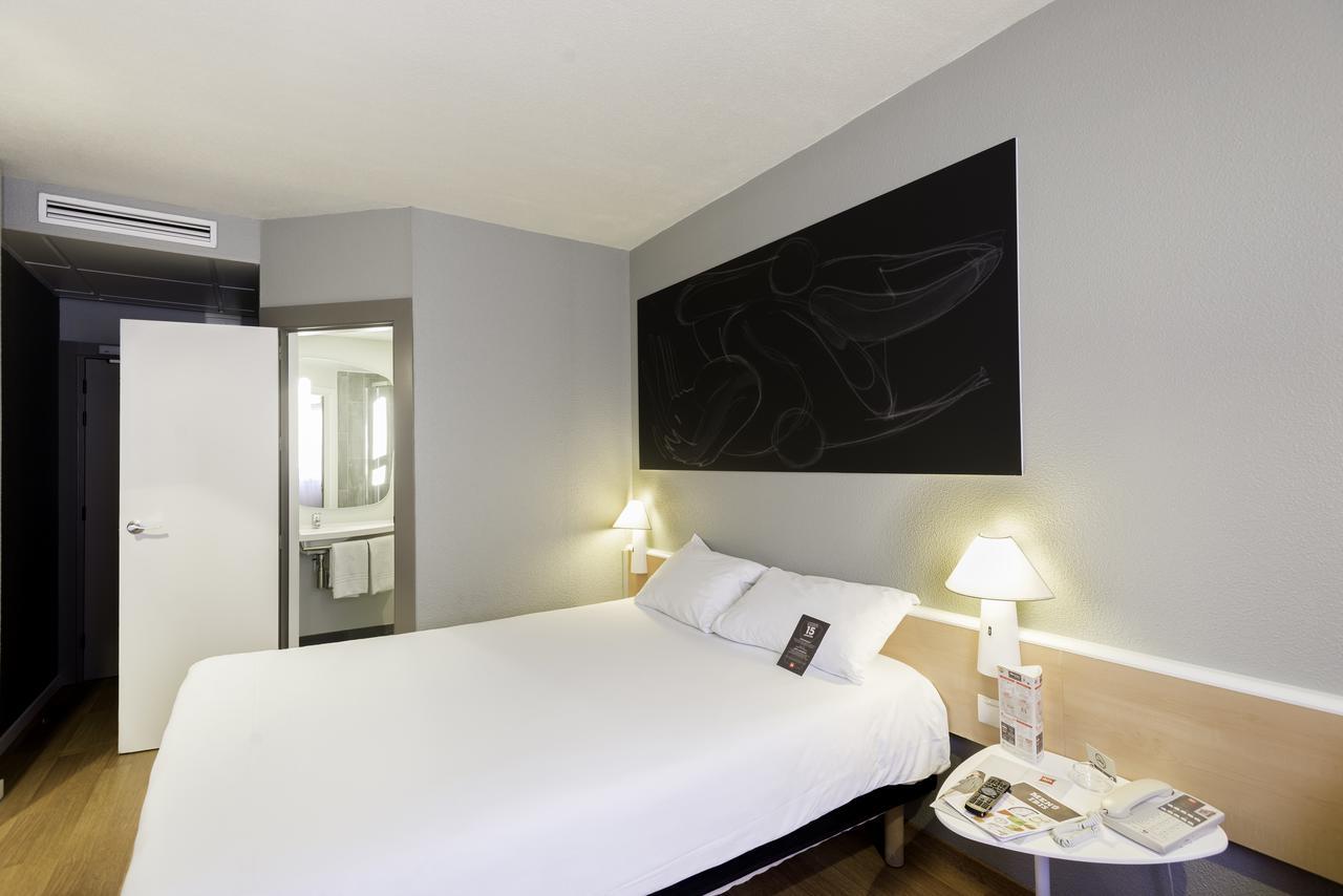 Ibis Hotel *