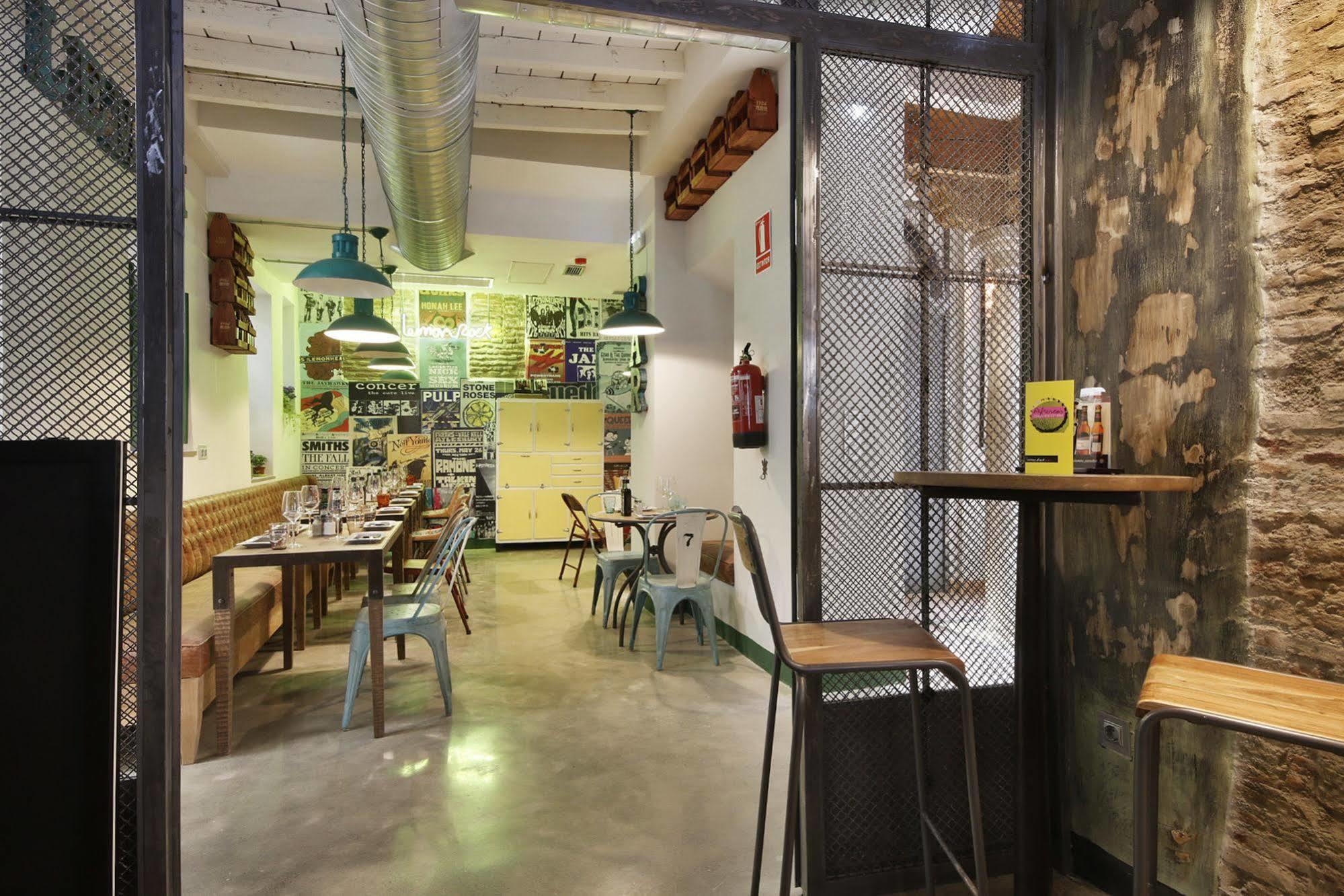 Hostel Lemon Rock *