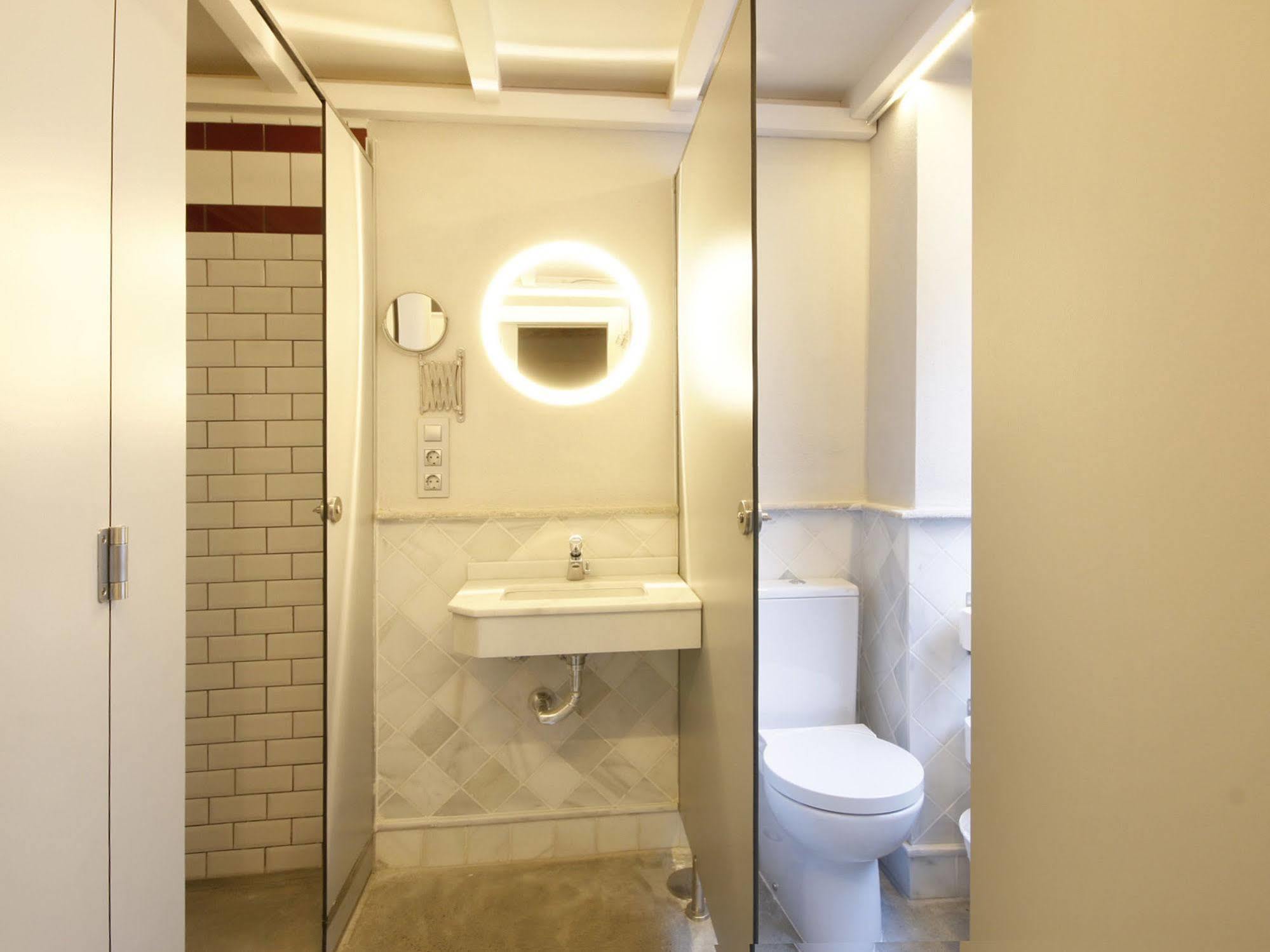 Lemon Rock Hostel