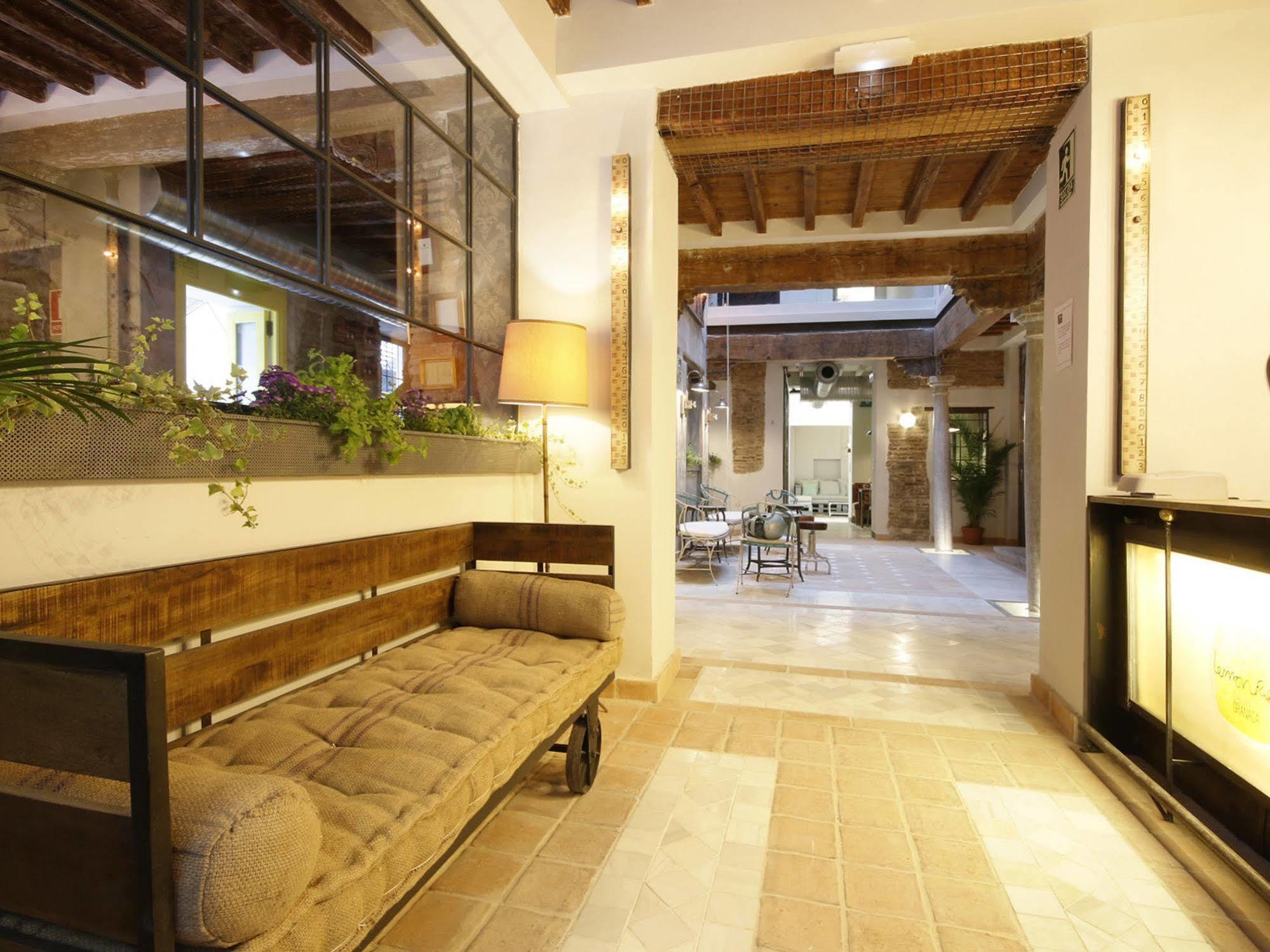 Lemon Rock Hostel Granada