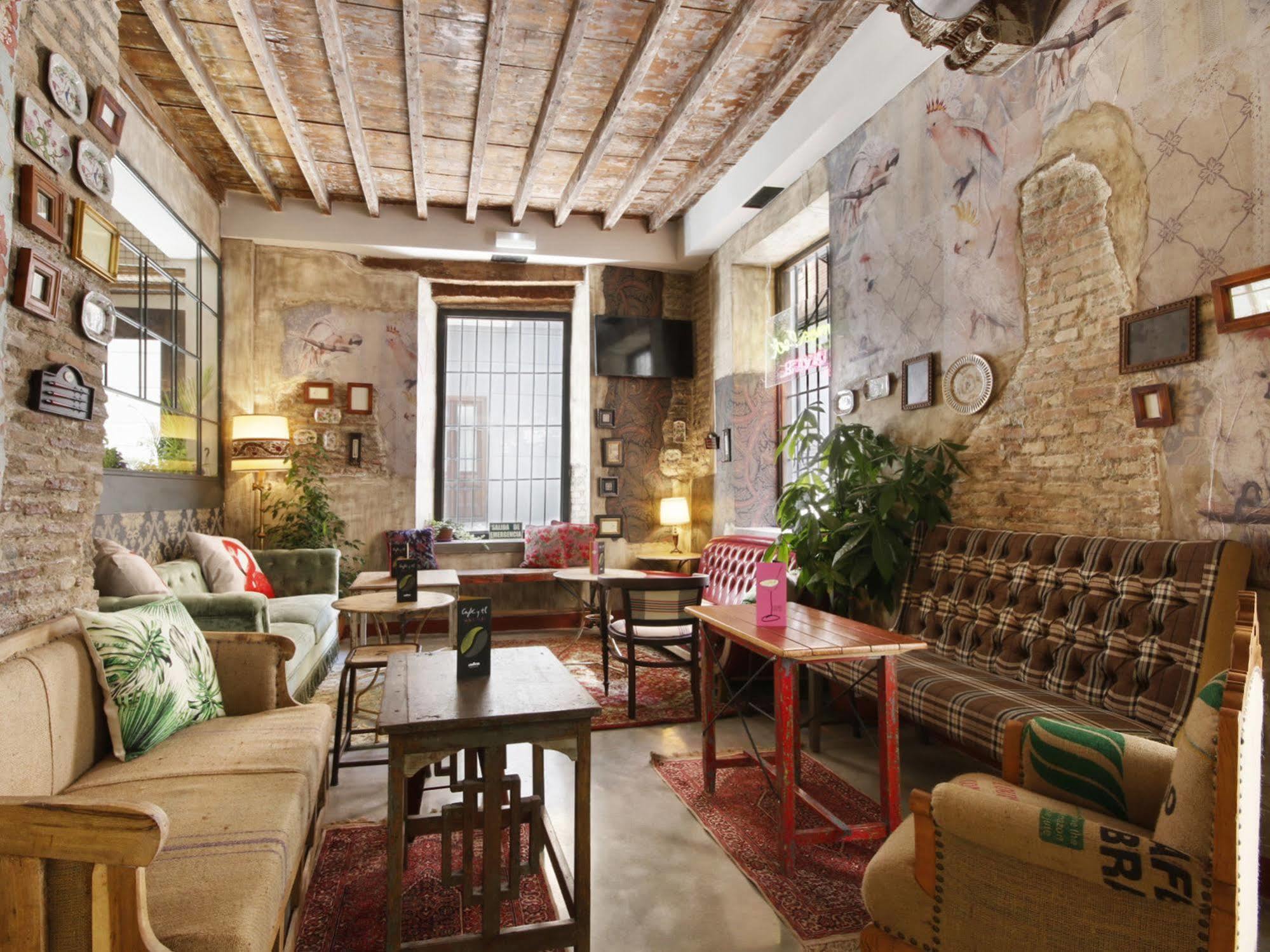 Lemon Rock Hostel Granada