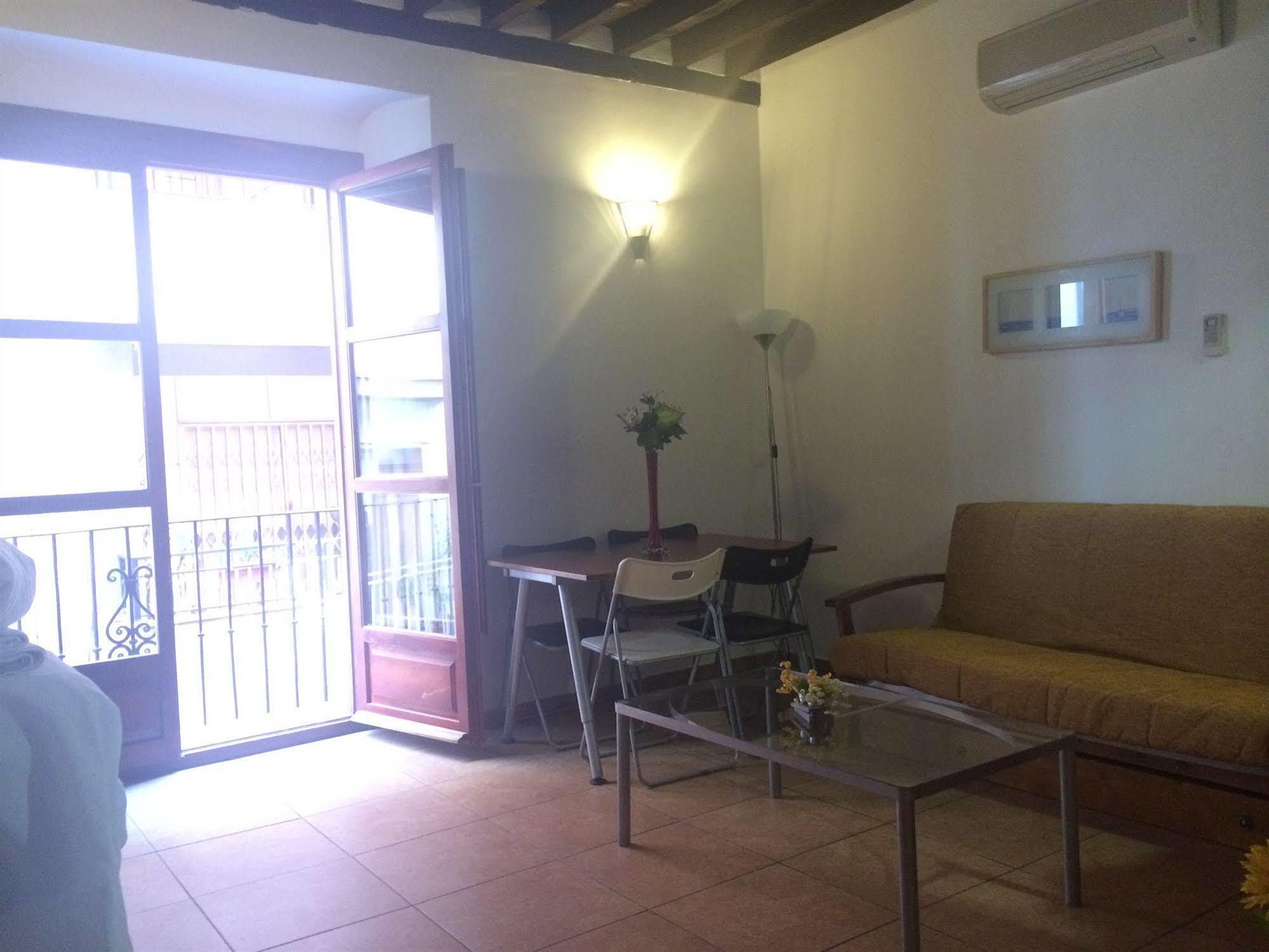 Viviendas Turisticas Vacacionales Puerta Real Khách sạn Granada