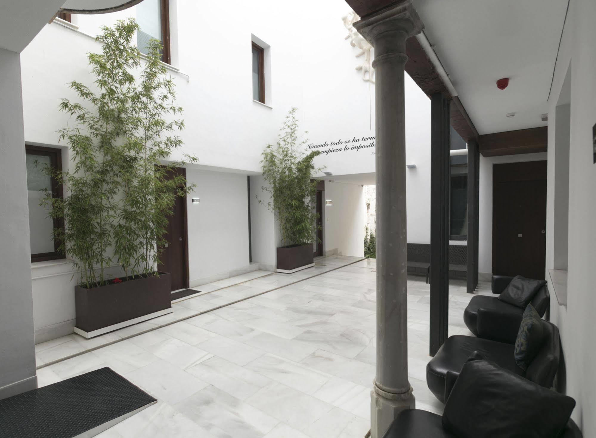 Aparthotel Elvira 3*