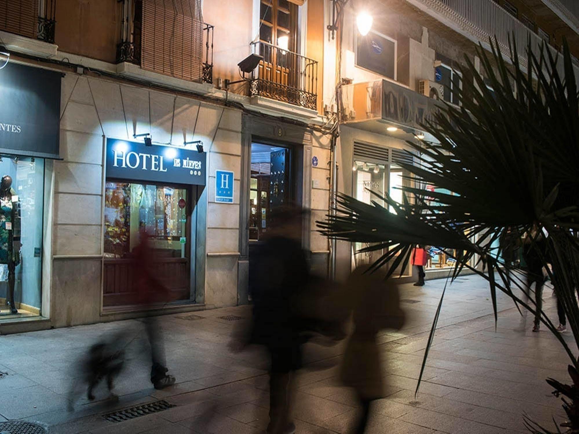 Nieves Hotel 3*