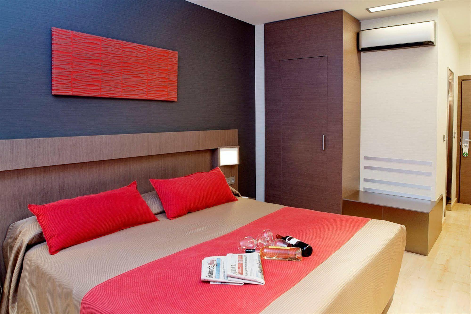Hotel By Pierre & 4*