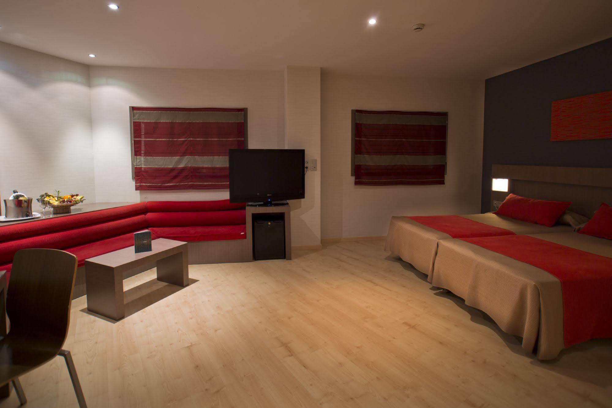 By Pierre & 4* Granada