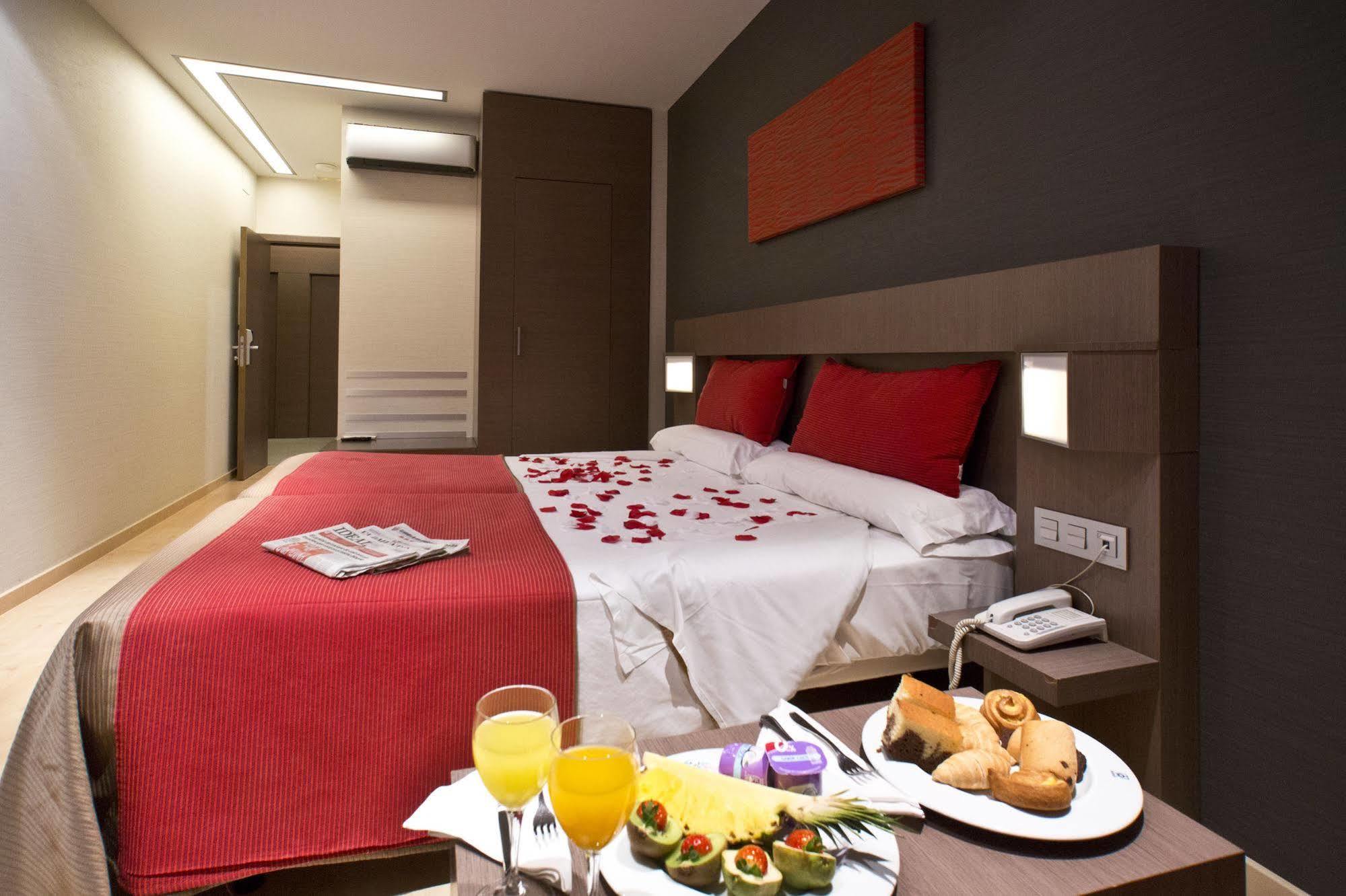 Hotel By Pierre &