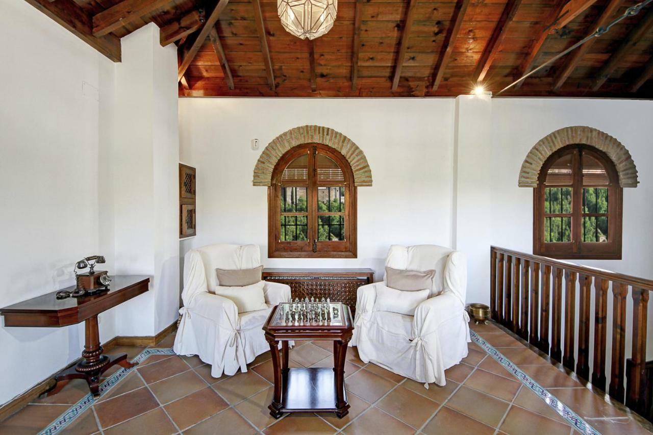 Apartment 2.5 Million Villa. Magical Sunset. Super Close To Everything. 5br, 4ba, Pool, A/c+heating *