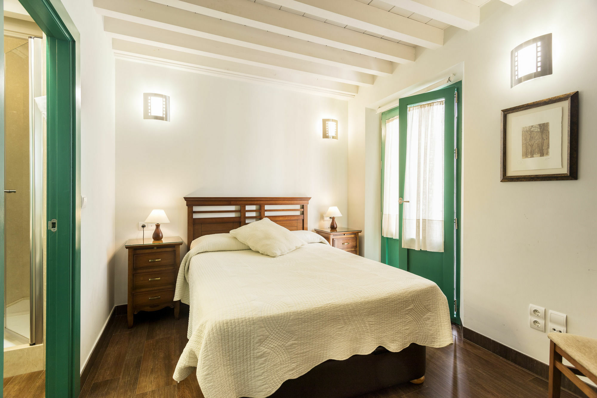 Laurel Apartment *
