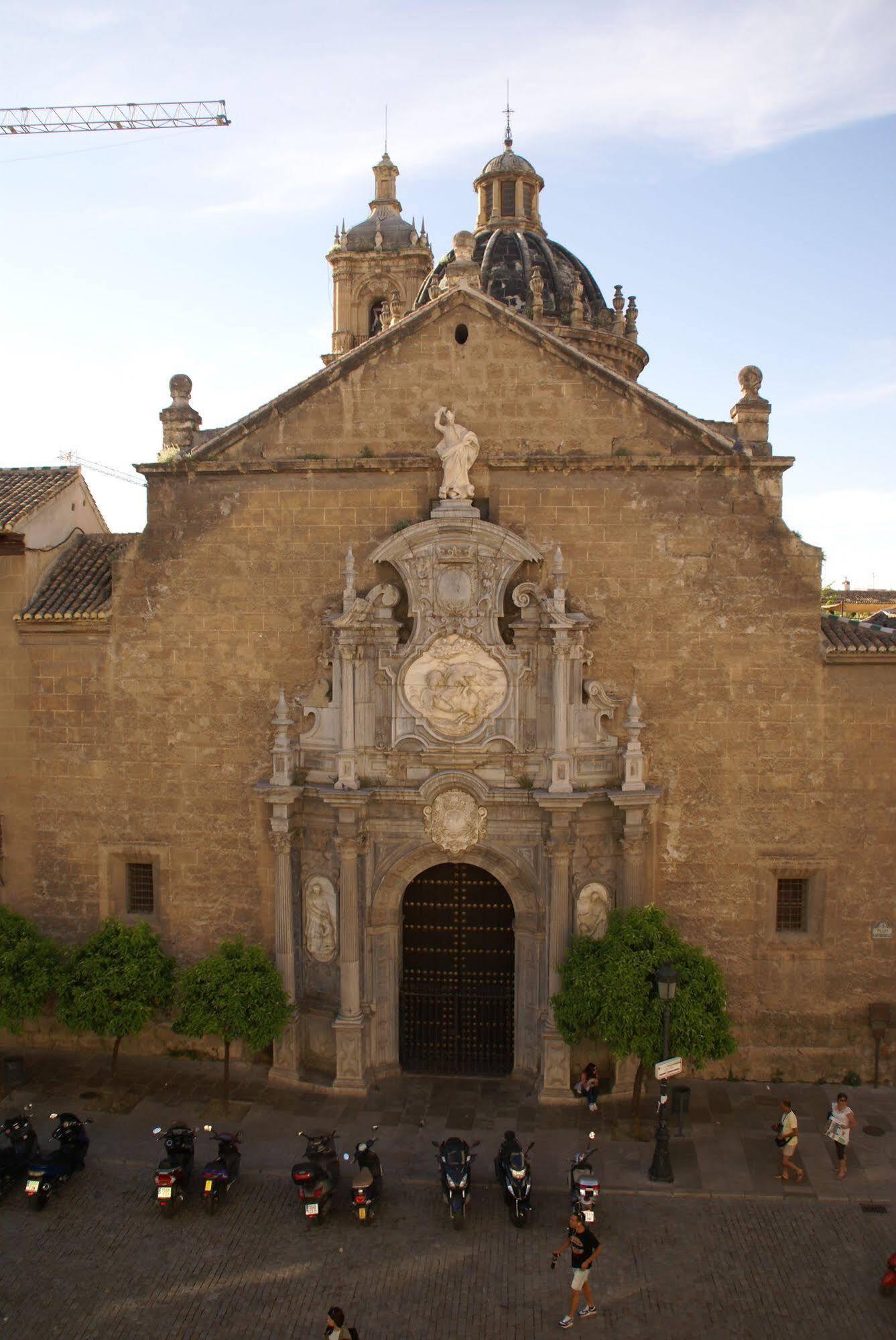 Oyo Fonda Sanchez 2*