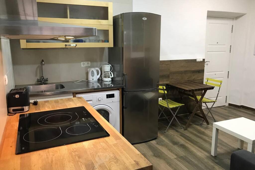 Bonito Apartamento Paseo De La Bomba Granada