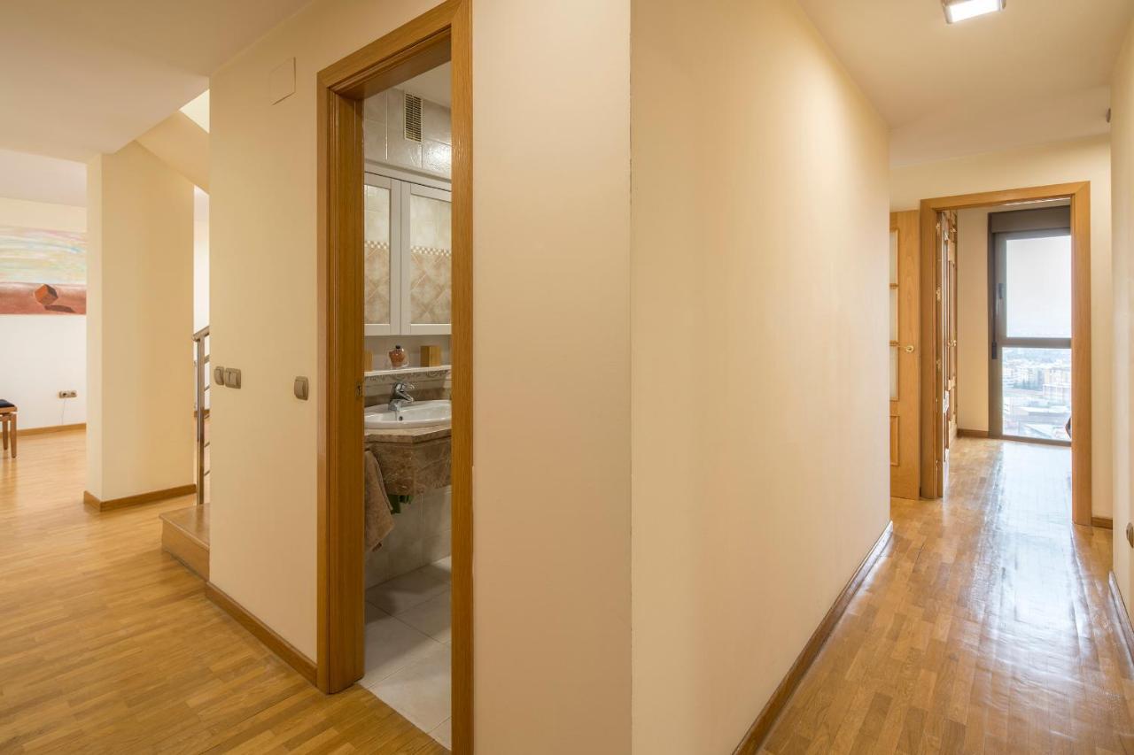 Atico Granada, Penthouse, 18-19th Floor, Centre, Views, Terrace, Free Parking Appartement *