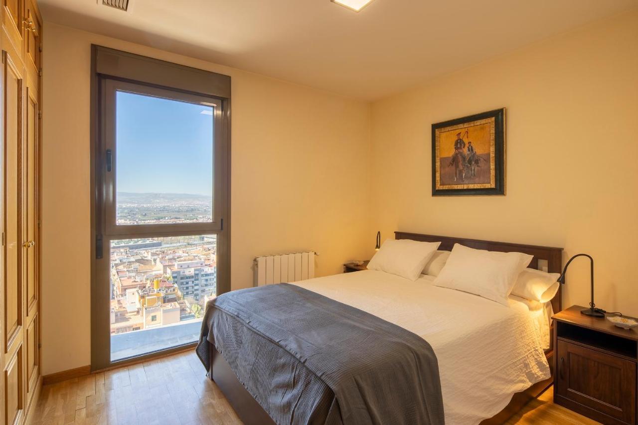 Atico Granada, Penthouse, 18-19th Floor, Centre, Views, Terrace, Free Parking Appartement *