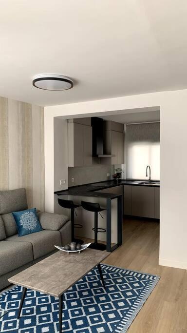 Soleada, Amplia Y Renovada Vivienda Nhà nghỉ