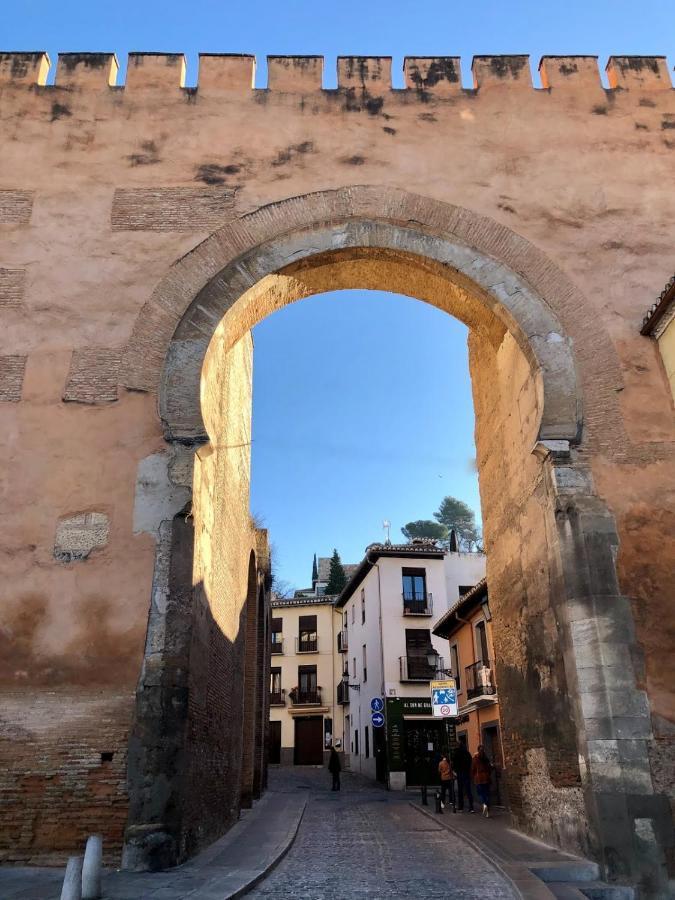 Căn hộ Sleep In Historic Puerta Elvira