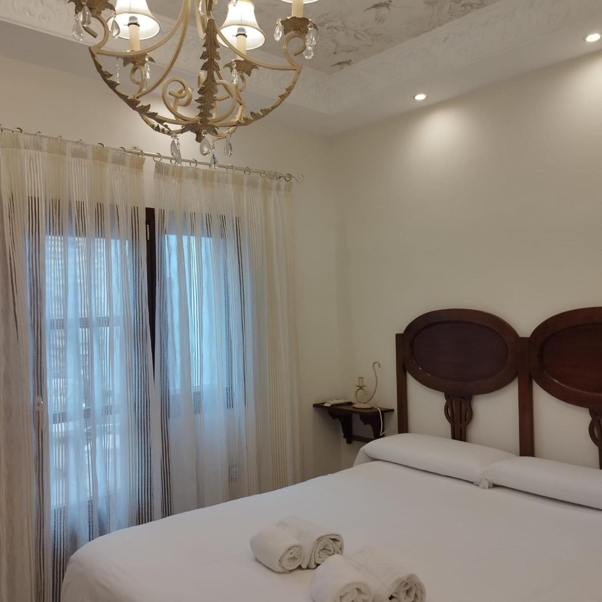 Comares lều